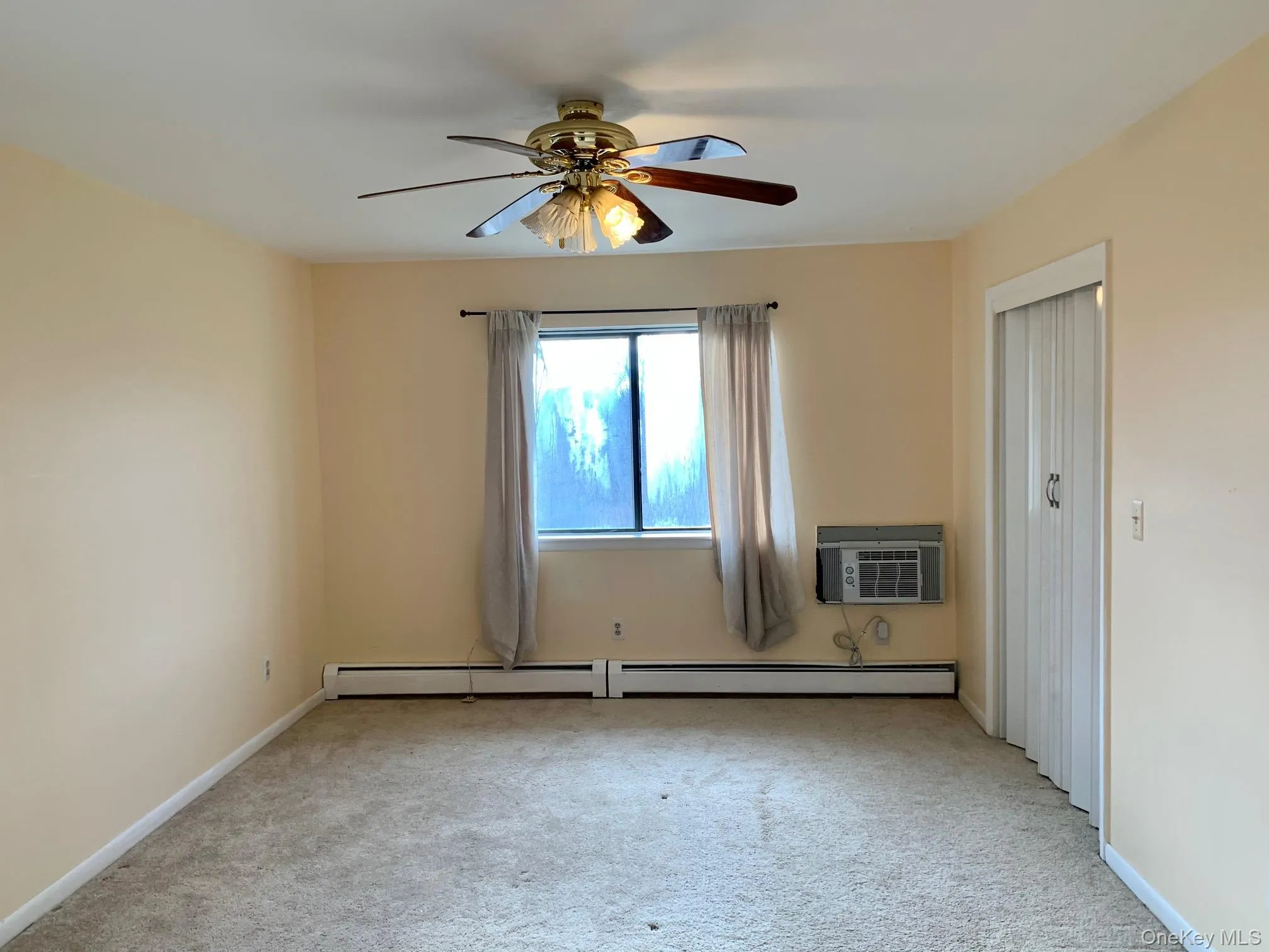 384 Concord Lane, Middletown, NY, 2 Bedrooms Bedrooms, 6 Rooms Rooms,2 BathroomsBathrooms,Residential Lease,For Rent,Concord,0,1051336 384 Concord Lane, Middletown, NY, 2 Bedrooms Bedrooms, 6 Rooms Rooms,2 BathroomsBathrooms,Residential Lease,For Rent,Concord,0,1051336