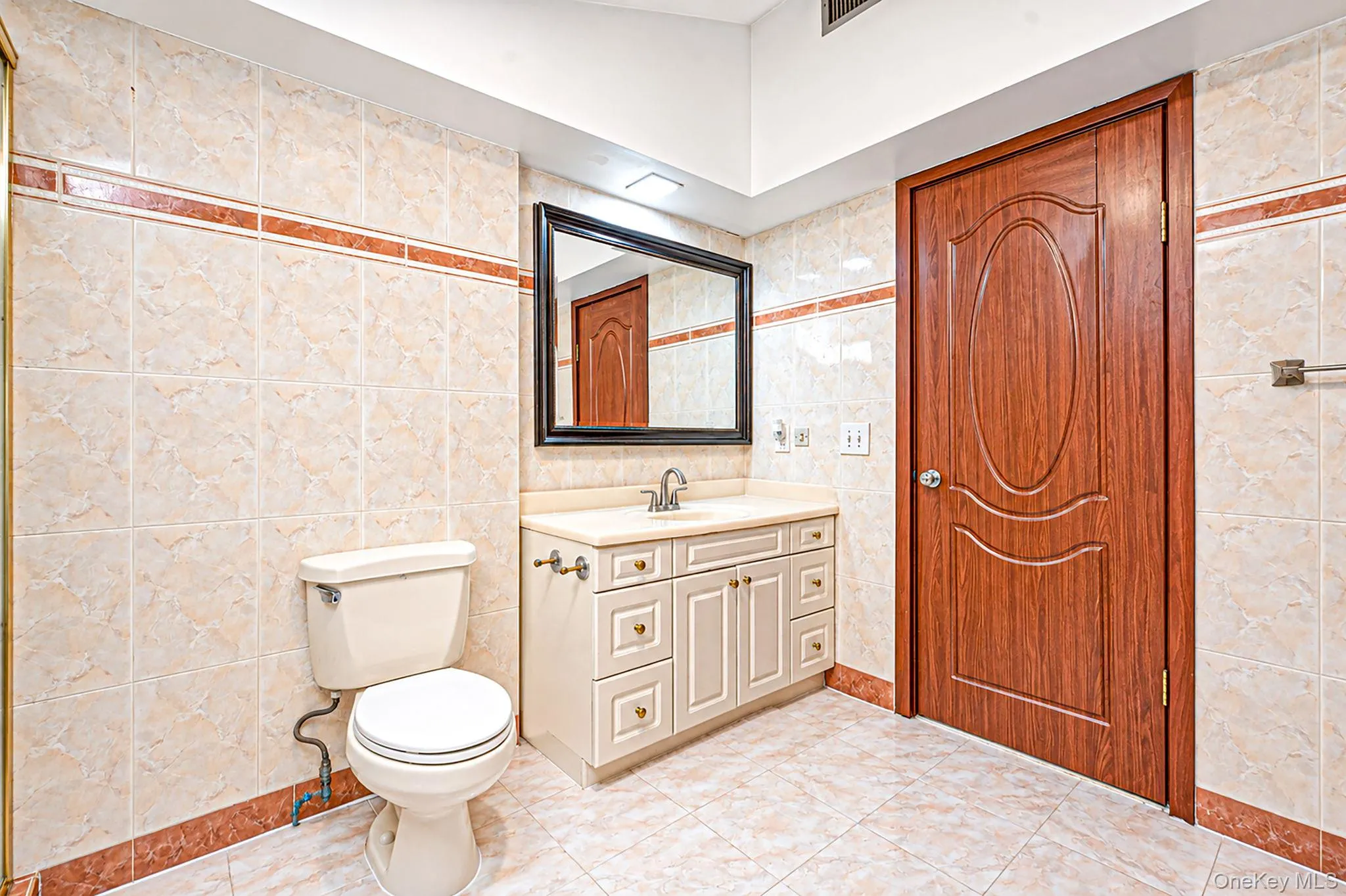2nd Bathroom 2nd Bathroom