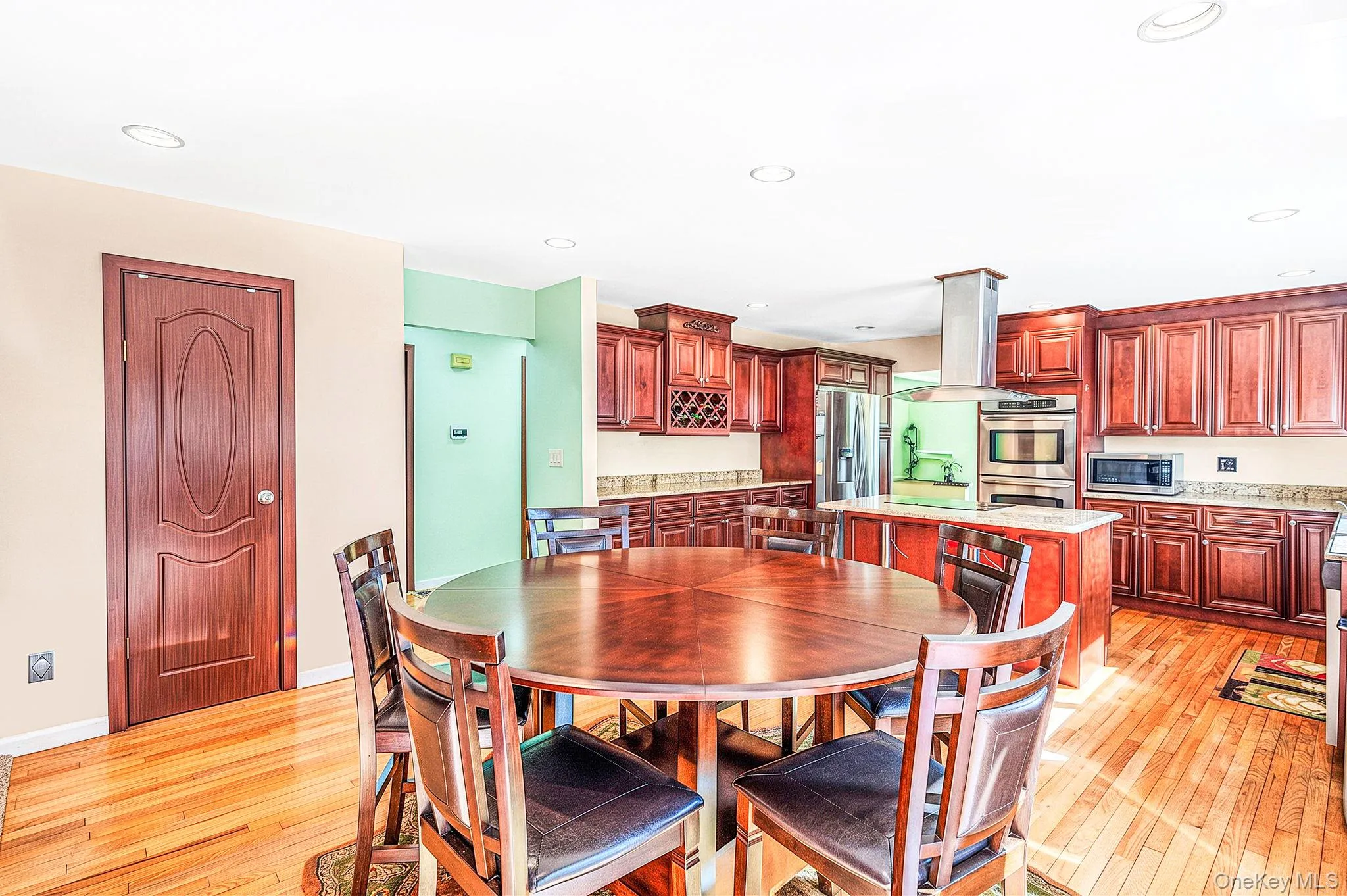 Eat in Kitchen Eat in Kitchen