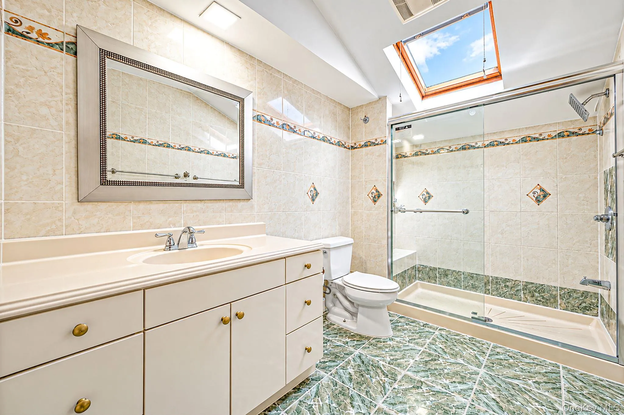2nd Bathroom 2nd Bathroom