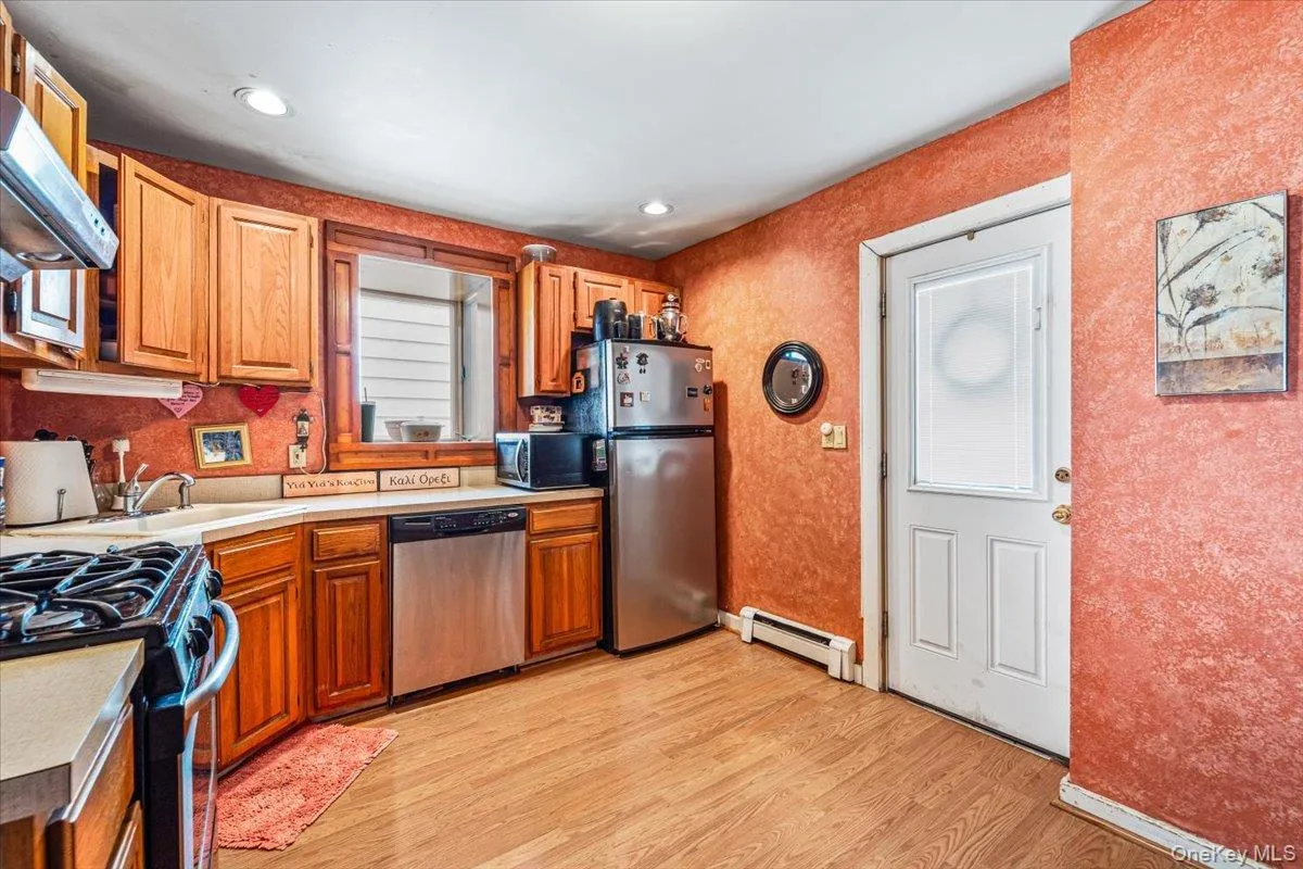 201-13 34th Avenue, New York, NY, 3 Bedrooms Bedrooms, 6 Rooms Rooms,1 BathroomBathrooms,Residential,For Rent,34th,0,1051348 201-13 34th Avenue, New York, NY, 3 Bedrooms Bedrooms, 6 Rooms Rooms,1 BathroomBathrooms,Residential,For Rent,34th,0,1051348