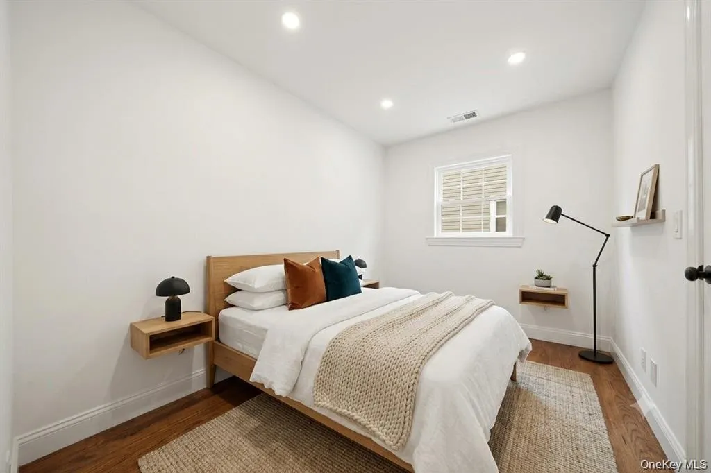 3914 Waverly Avenue, Hempstead, NY, 2 Bedroom Bedrooms, 4 Room Rooms,1 BathroomBathrooms,Residential Lease,For Rent,Waverly,0,1051350 3914 Waverly Avenue, Hempstead, NY, 2 Bedroom Bedrooms, 4 Room Rooms,1 BathroomBathrooms,Residential Lease,For Rent,Waverly,0,1051350
