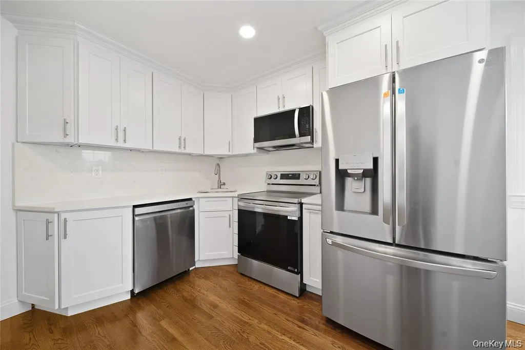 3914 Waverly Avenue, Hempstead, NY, 2 Bedroom Bedrooms, 4 Room Rooms,1 BathroomBathrooms,Residential Lease,For Rent,Waverly,0,1051350 3914 Waverly Avenue, Hempstead, NY, 2 Bedroom Bedrooms, 4 Room Rooms,1 BathroomBathrooms,Residential Lease,For Rent,Waverly,0,1051350