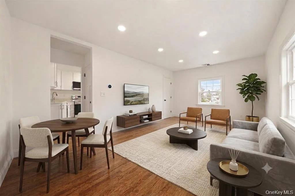 3914 Waverly Avenue, Hempstead, NY, 2 Bedroom Bedrooms, 4 Room Rooms,1 BathroomBathrooms,Residential Lease,For Rent,Waverly,0,1051350 3914 Waverly Avenue, Hempstead, NY, 2 Bedroom Bedrooms, 4 Room Rooms,1 BathroomBathrooms,Residential Lease,For Rent,Waverly,0,1051350