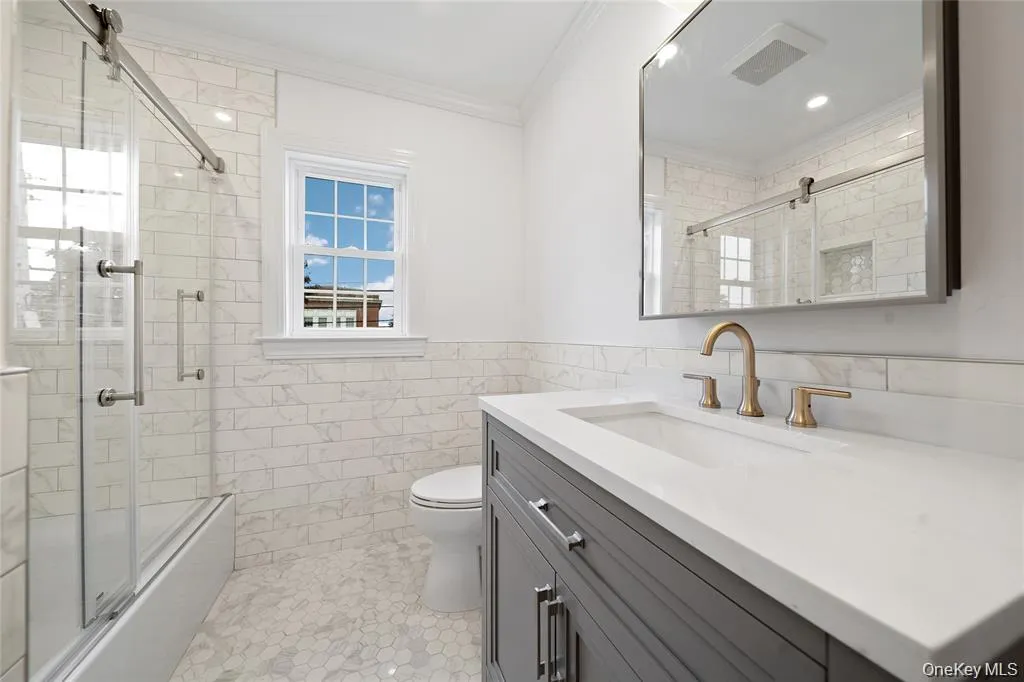 3914 Waverly Avenue, Hempstead, NY, 2 Bedroom Bedrooms, 4 Room Rooms,1 BathroomBathrooms,Residential Lease,For Rent,Waverly,0,1051350 3914 Waverly Avenue, Hempstead, NY, 2 Bedroom Bedrooms, 4 Room Rooms,1 BathroomBathrooms,Residential Lease,For Rent,Waverly,0,1051350