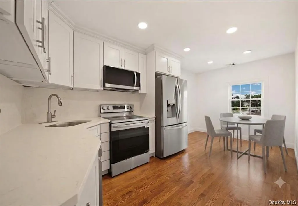 3914 Waverly Avenue, Hempstead, NY, 2 Bedroom Bedrooms, 4 Room Rooms,1 BathroomBathrooms,Residential Lease,For Rent,Waverly,0,1051350 3914 Waverly Avenue, Hempstead, NY, 2 Bedroom Bedrooms, 4 Room Rooms,1 BathroomBathrooms,Residential Lease,For Rent,Waverly,0,1051350