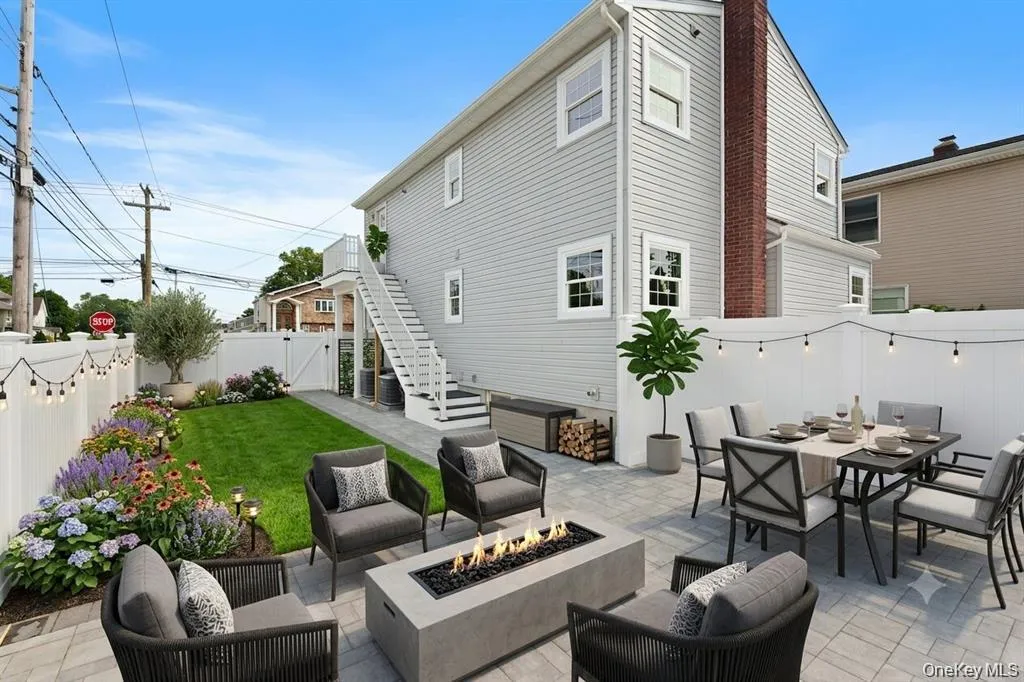 3914 Waverly Avenue, Hempstead, NY, 2 Bedroom Bedrooms, 4 Room Rooms,1 BathroomBathrooms,Residential Lease,For Rent,Waverly,0,1051350 3914 Waverly Avenue, Hempstead, NY, 2 Bedroom Bedrooms, 4 Room Rooms,1 BathroomBathrooms,Residential Lease,For Rent,Waverly,0,1051350