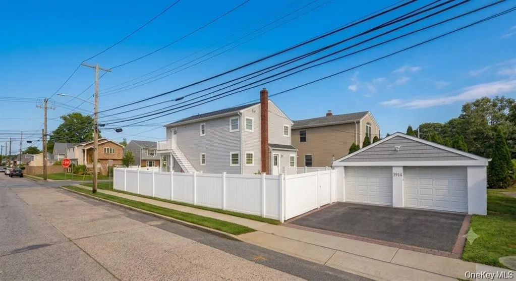 3914 Waverly Avenue, Hempstead, NY, 2 Bedroom Bedrooms, 4 Room Rooms,1 BathroomBathrooms,Residential Lease,For Rent,Waverly,0,1051350 3914 Waverly Avenue, Hempstead, NY, 2 Bedroom Bedrooms, 4 Room Rooms,1 BathroomBathrooms,Residential Lease,For Rent,Waverly,0,1051350
