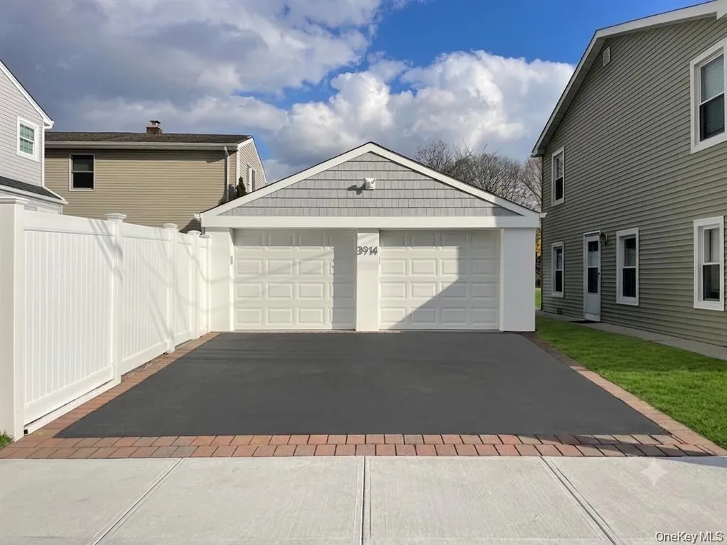 3914 Waverly Avenue, Hempstead, NY, 2 Bedroom Bedrooms, 4 Room Rooms,1 BathroomBathrooms,Residential Lease,For Rent,Waverly,0,1051350 3914 Waverly Avenue, Hempstead, NY, 2 Bedroom Bedrooms, 4 Room Rooms,1 BathroomBathrooms,Residential Lease,For Rent,Waverly,0,1051350
