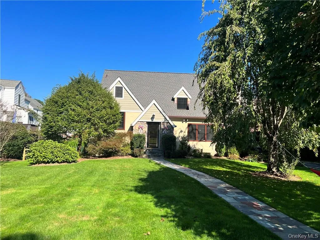 88 Hartsdale Avenue, White Plains, NY, 5 Bedrooms Bedrooms, 9 Rooms Rooms,3 BathroomsBathrooms,Residential Lease,For Rent,Hartsdale,0,1051353 88 Hartsdale Avenue, White Plains, NY, 5 Bedrooms Bedrooms, 9 Rooms Rooms,3 BathroomsBathrooms,Residential Lease,For Rent,Hartsdale,0,1051353