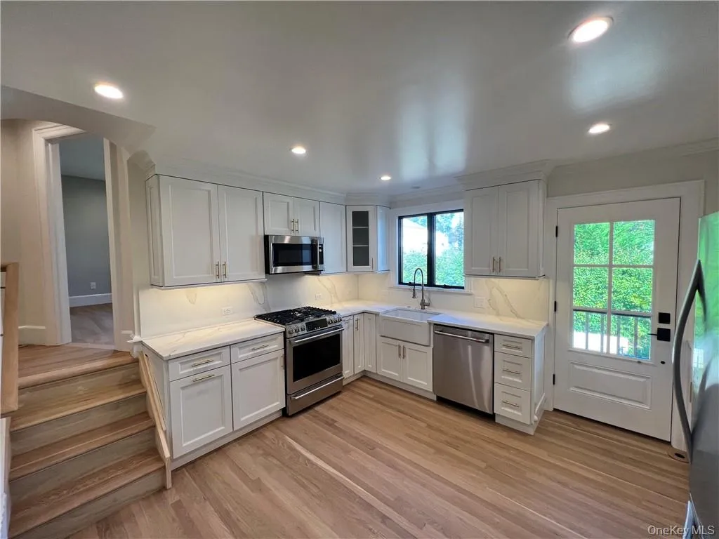 88 Hartsdale Avenue, White Plains, NY, 5 Bedrooms Bedrooms, 9 Rooms Rooms,3 BathroomsBathrooms,Residential Lease,For Rent,Hartsdale,0,1051353 88 Hartsdale Avenue, White Plains, NY, 5 Bedrooms Bedrooms, 9 Rooms Rooms,3 BathroomsBathrooms,Residential Lease,For Rent,Hartsdale,0,1051353