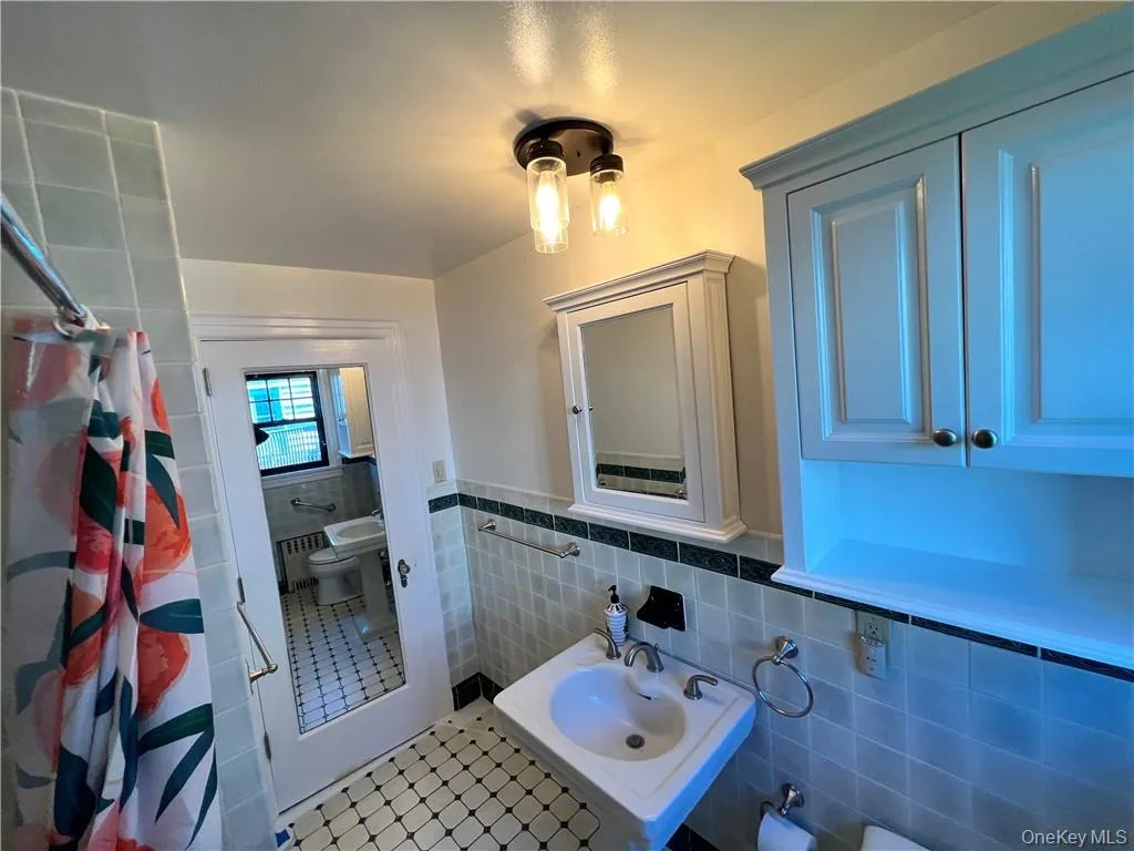 88 Hartsdale Avenue, White Plains, NY, 5 Bedrooms Bedrooms, 9 Rooms Rooms,3 BathroomsBathrooms,Residential Lease,For Rent,Hartsdale,0,1051353 88 Hartsdale Avenue, White Plains, NY, 5 Bedrooms Bedrooms, 9 Rooms Rooms,3 BathroomsBathrooms,Residential Lease,For Rent,Hartsdale,0,1051353