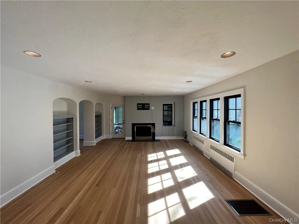 88 Hartsdale Avenue, White Plains, NY, 5 Bedrooms Bedrooms, 9 Rooms Rooms,3 BathroomsBathrooms,Residential Lease,For Rent,Hartsdale,0,1051353 88 Hartsdale Avenue, White Plains, NY, 5 Bedrooms Bedrooms, 9 Rooms Rooms,3 BathroomsBathrooms,Residential Lease,For Rent,Hartsdale,0,1051353