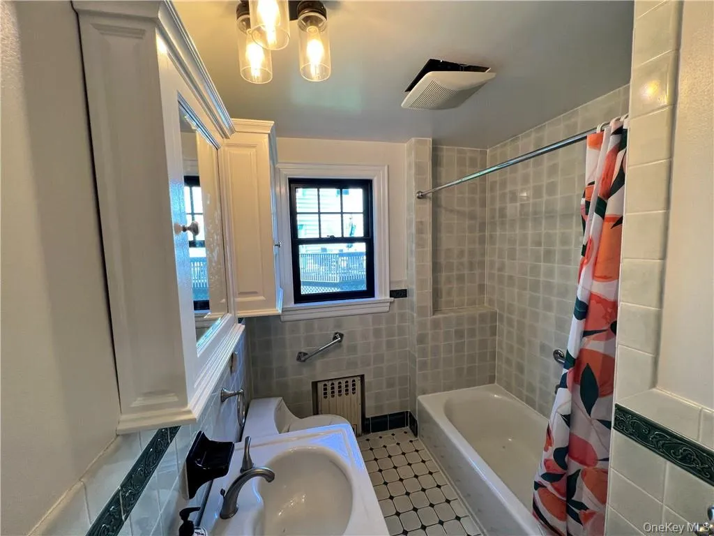 88 Hartsdale Avenue, White Plains, NY, 5 Bedrooms Bedrooms, 9 Rooms Rooms,3 BathroomsBathrooms,Residential Lease,For Rent,Hartsdale,0,1051353 88 Hartsdale Avenue, White Plains, NY, 5 Bedrooms Bedrooms, 9 Rooms Rooms,3 BathroomsBathrooms,Residential Lease,For Rent,Hartsdale,0,1051353