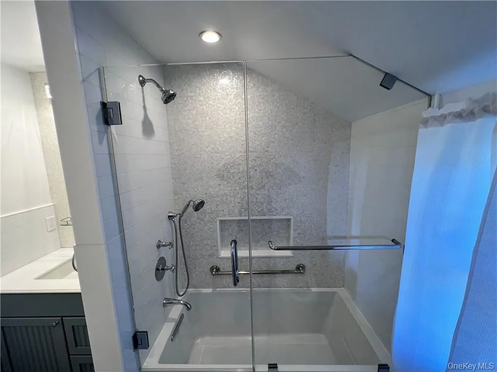 88 Hartsdale Avenue, White Plains, NY, 5 Bedrooms Bedrooms, 9 Rooms Rooms,3 BathroomsBathrooms,Residential Lease,For Rent,Hartsdale,0,1051353 88 Hartsdale Avenue, White Plains, NY, 5 Bedrooms Bedrooms, 9 Rooms Rooms,3 BathroomsBathrooms,Residential Lease,For Rent,Hartsdale,0,1051353