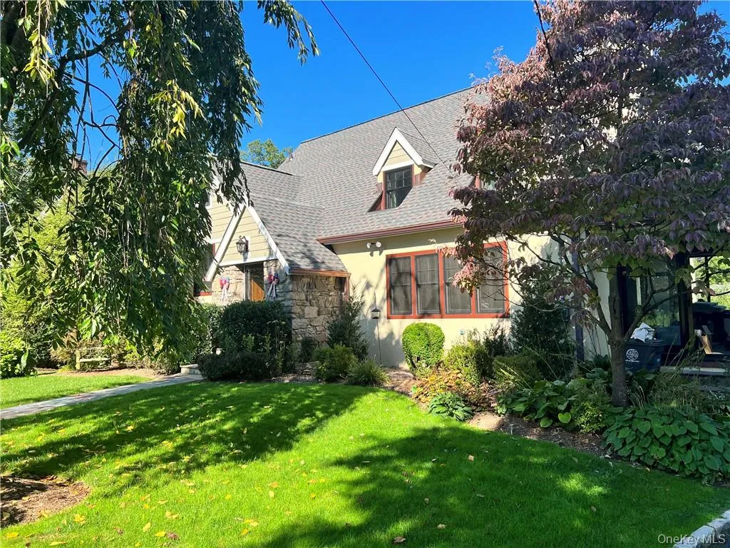 88 Hartsdale Avenue, White Plains, NY, 5 Bedrooms Bedrooms, 9 Rooms Rooms,3 BathroomsBathrooms,Residential Lease,For Rent,Hartsdale,0,1051353 88 Hartsdale Avenue, White Plains, NY, 5 Bedrooms Bedrooms, 9 Rooms Rooms,3 BathroomsBathrooms,Residential Lease,For Rent,Hartsdale,0,1051353
