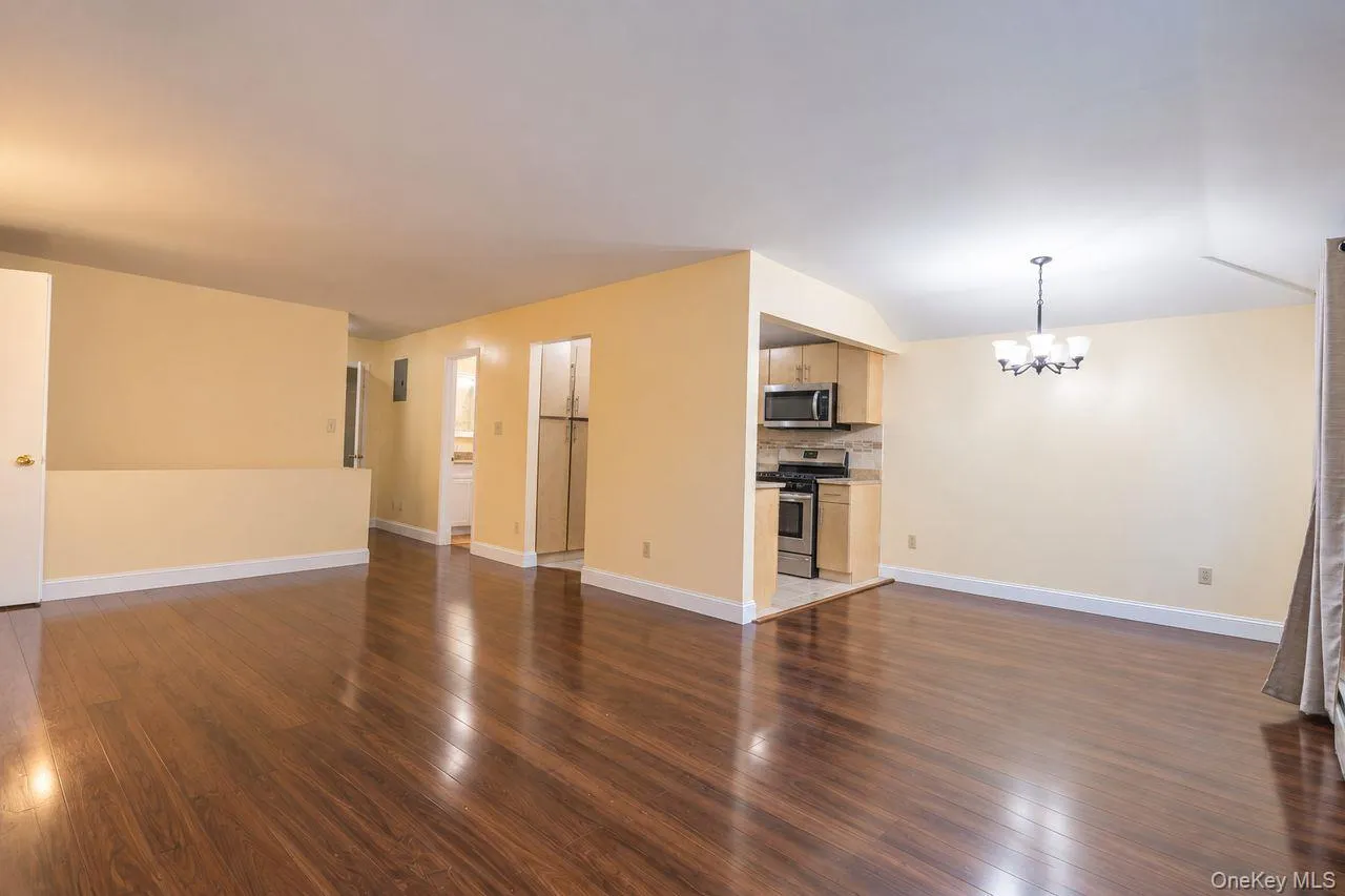 16504 Sayres Avenue, New York, NY, 3 Bedrooms Bedrooms, 5 Rooms Rooms,1 BathroomBathrooms,Residential Lease,For Rent,Sayres,0,1051367 16504 Sayres Avenue, New York, NY, 3 Bedrooms Bedrooms, 5 Rooms Rooms,1 BathroomBathrooms,Residential Lease,For Rent,Sayres,0,1051367