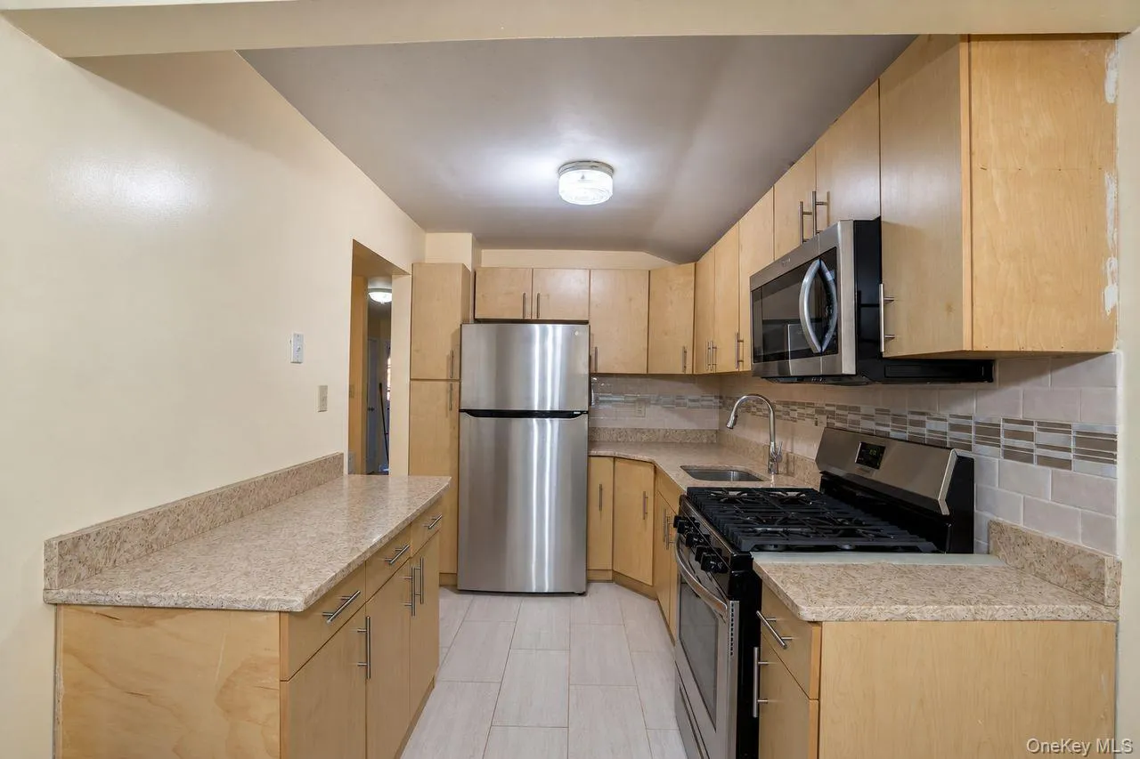 16504 Sayres Avenue, New York, NY, 3 Bedrooms Bedrooms, 5 Rooms Rooms,1 BathroomBathrooms,Residential Lease,For Rent,Sayres,0,1051367 16504 Sayres Avenue, New York, NY, 3 Bedrooms Bedrooms, 5 Rooms Rooms,1 BathroomBathrooms,Residential Lease,For Rent,Sayres,0,1051367