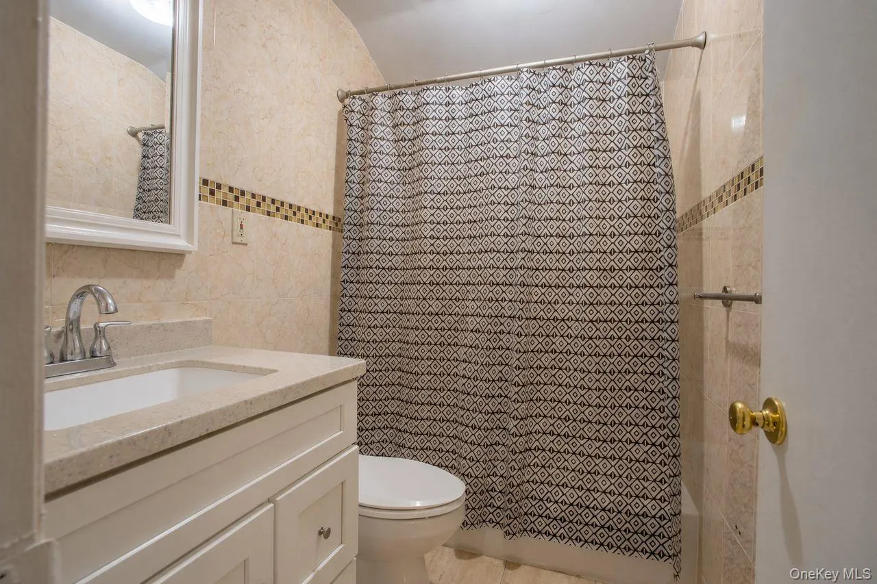 16504 Sayres Avenue, New York, NY, 3 Bedrooms Bedrooms, 5 Rooms Rooms,1 BathroomBathrooms,Residential Lease,For Rent,Sayres,0,1051367 16504 Sayres Avenue, New York, NY, 3 Bedrooms Bedrooms, 5 Rooms Rooms,1 BathroomBathrooms,Residential Lease,For Rent,Sayres,0,1051367