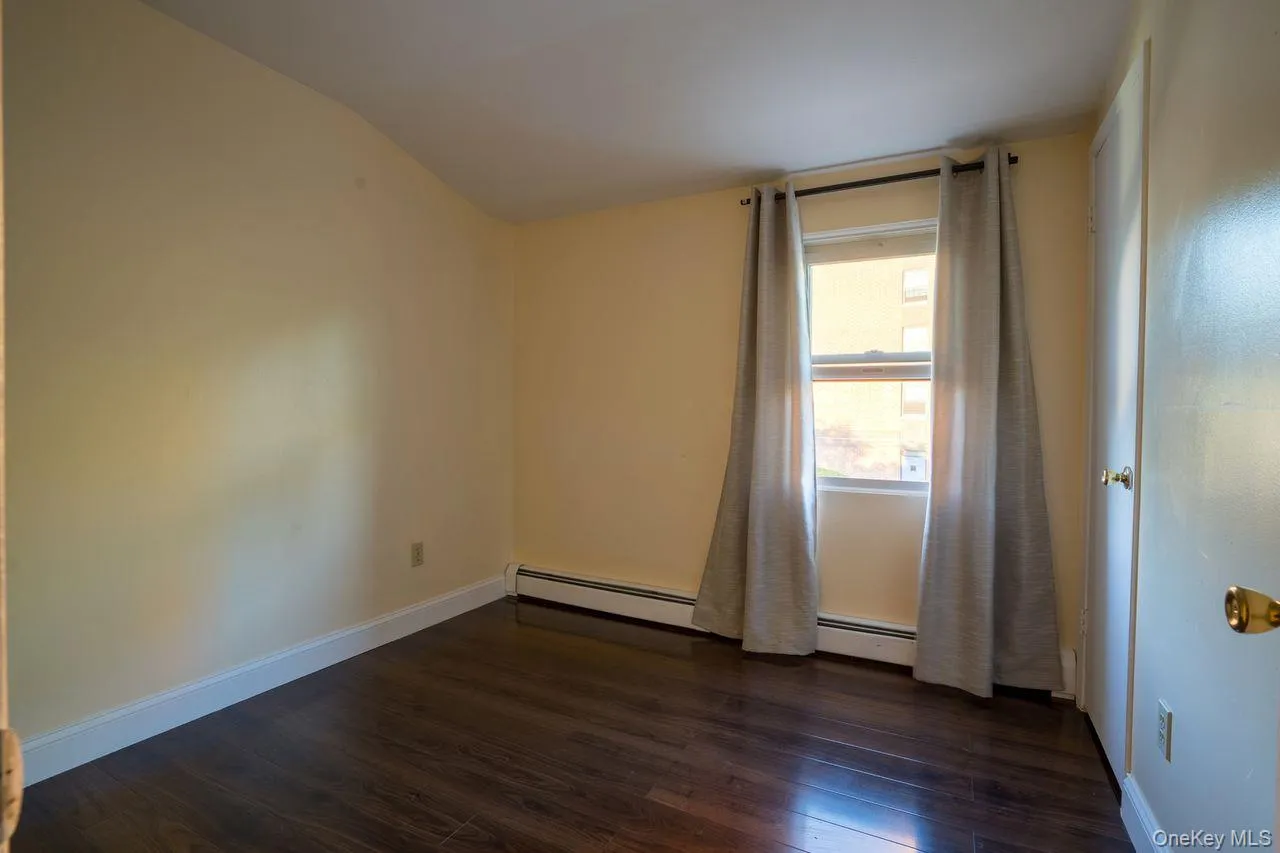 16504 Sayres Avenue, New York, NY, 3 Bedrooms Bedrooms, 5 Rooms Rooms,1 BathroomBathrooms,Residential Lease,For Rent,Sayres,0,1051367 16504 Sayres Avenue, New York, NY, 3 Bedrooms Bedrooms, 5 Rooms Rooms,1 BathroomBathrooms,Residential Lease,For Rent,Sayres,0,1051367