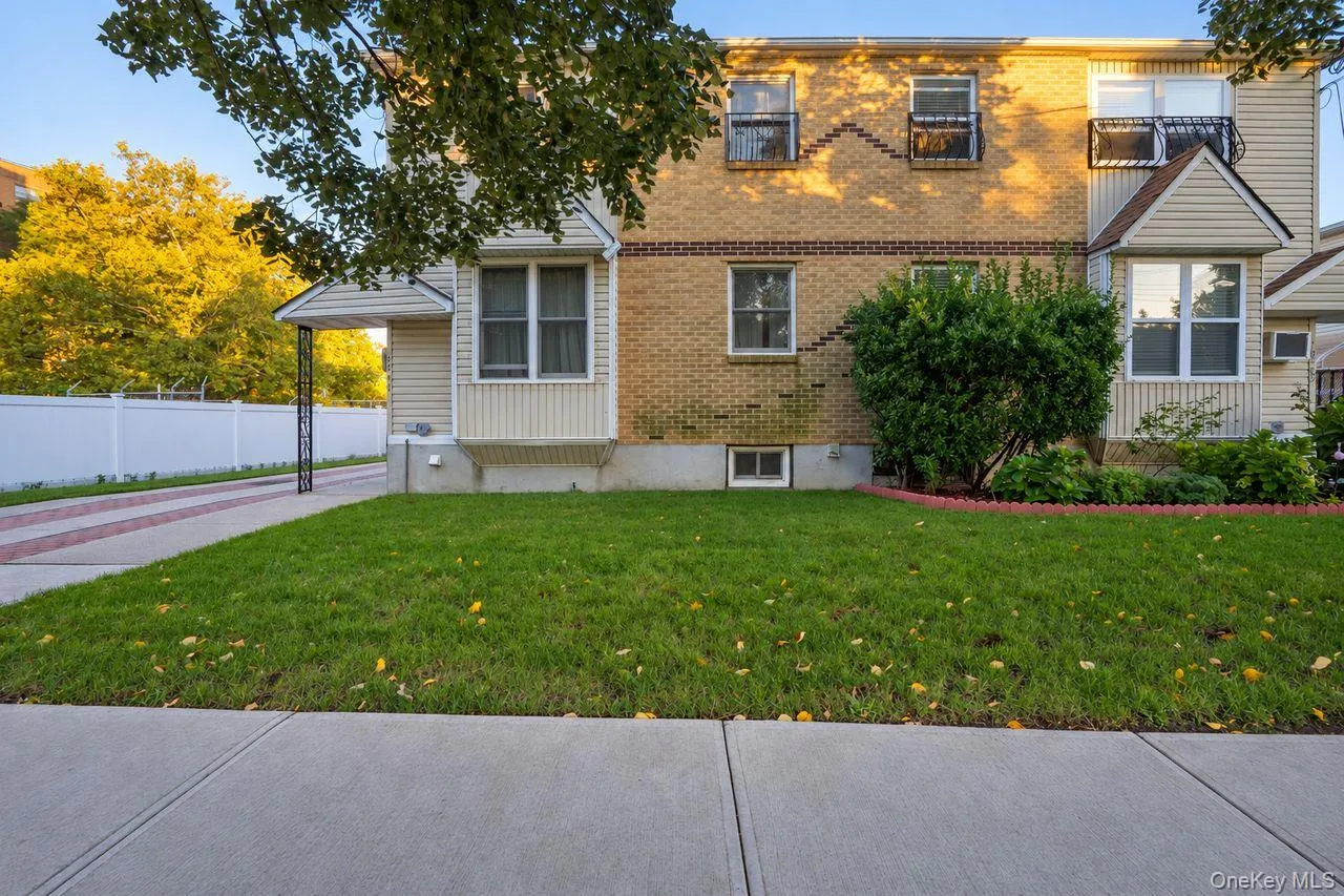 16504 Sayres Avenue, New York, NY, 3 Bedrooms Bedrooms, 5 Rooms Rooms,1 BathroomBathrooms,Residential Lease,For Rent,Sayres,0,1051367 16504 Sayres Avenue, New York, NY, 3 Bedrooms Bedrooms, 5 Rooms Rooms,1 BathroomBathrooms,Residential Lease,For Rent,Sayres,0,1051367