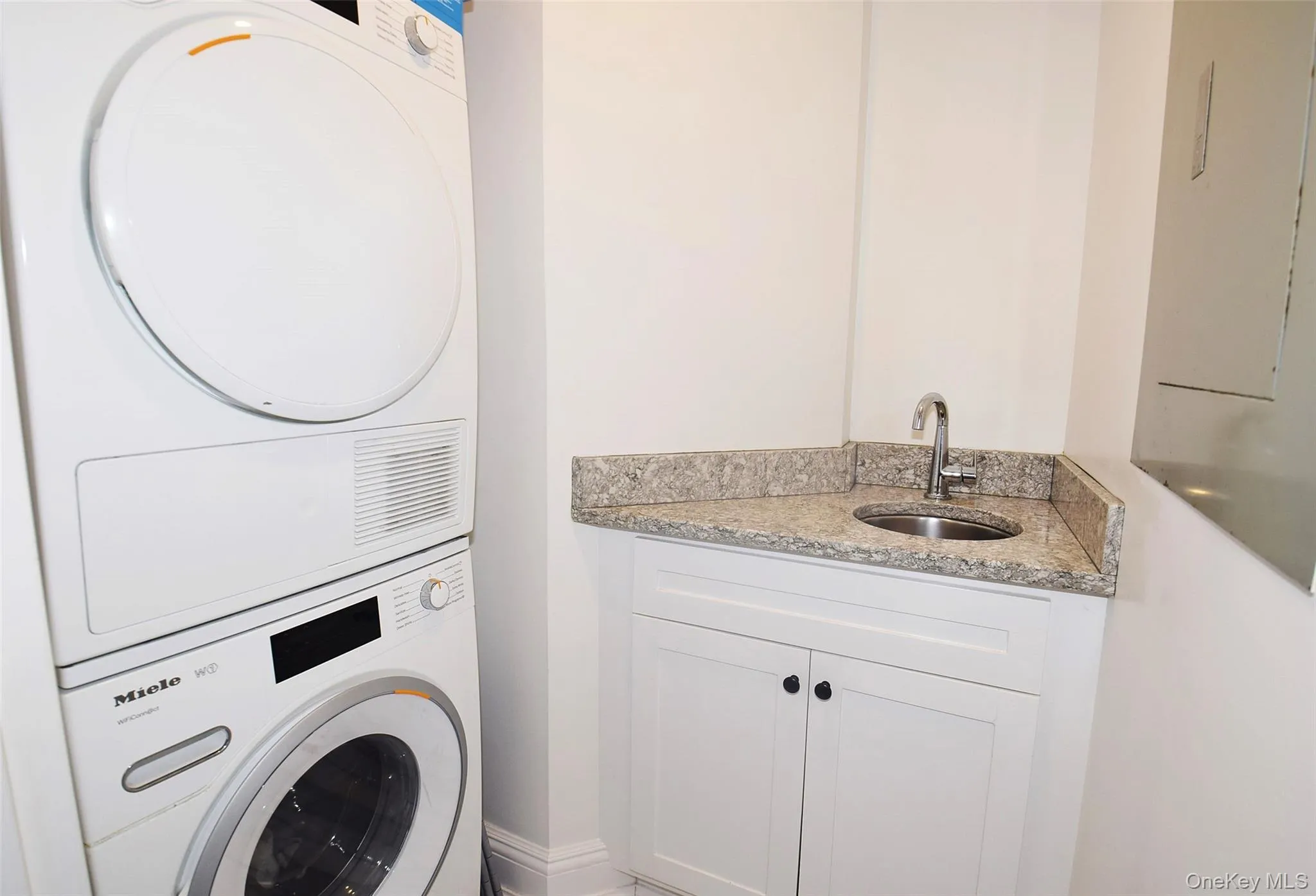 111 Cherry Valley Avenue, Hempstead, NY, 1 Bedroom Bedrooms, 3 Rooms Rooms,1 BathroomBathrooms,Residential Lease,For Rent,Cherry Valley,0,1051374 111 Cherry Valley Avenue, Hempstead, NY, 1 Bedroom Bedrooms, 3 Rooms Rooms,1 BathroomBathrooms,Residential Lease,For Rent,Cherry Valley,0,1051374
