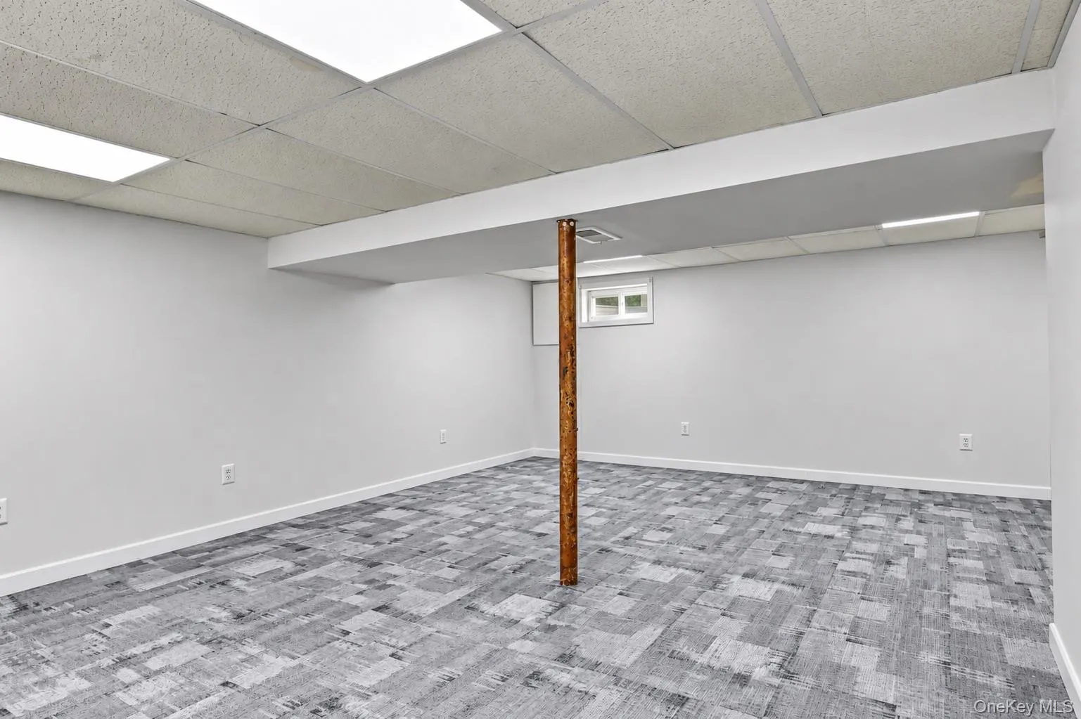 Virtually decluttered & carpeting finished Virtually decluttered & carpeting finished