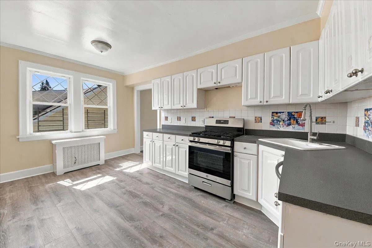 448 Fourth Avenue, Pelham, NY, 3 Bedrooms Bedrooms, 5 Rooms Rooms,1 BathroomBathrooms,Residential Lease,For Rent,Fourth Avenue,0,1051418 448 Fourth Avenue, Pelham, NY, 3 Bedrooms Bedrooms, 5 Rooms Rooms,1 BathroomBathrooms,Residential Lease,For Rent,Fourth Avenue,0,1051418