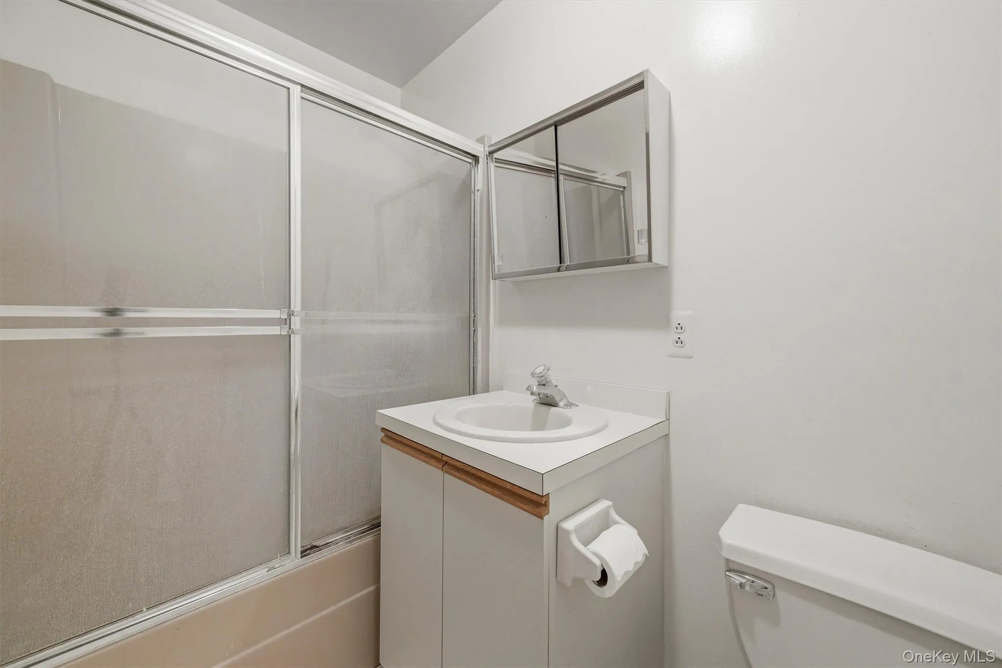 6 Ryan Court, Clarkstown, NY, 2 Bedrooms Bedrooms, 6 Rooms Rooms,2 BathroomsBathrooms,Residential,For Rent,Ryan,0,1051447 6 Ryan Court, Clarkstown, NY, 2 Bedrooms Bedrooms, 6 Rooms Rooms,2 BathroomsBathrooms,Residential,For Rent,Ryan,0,1051447