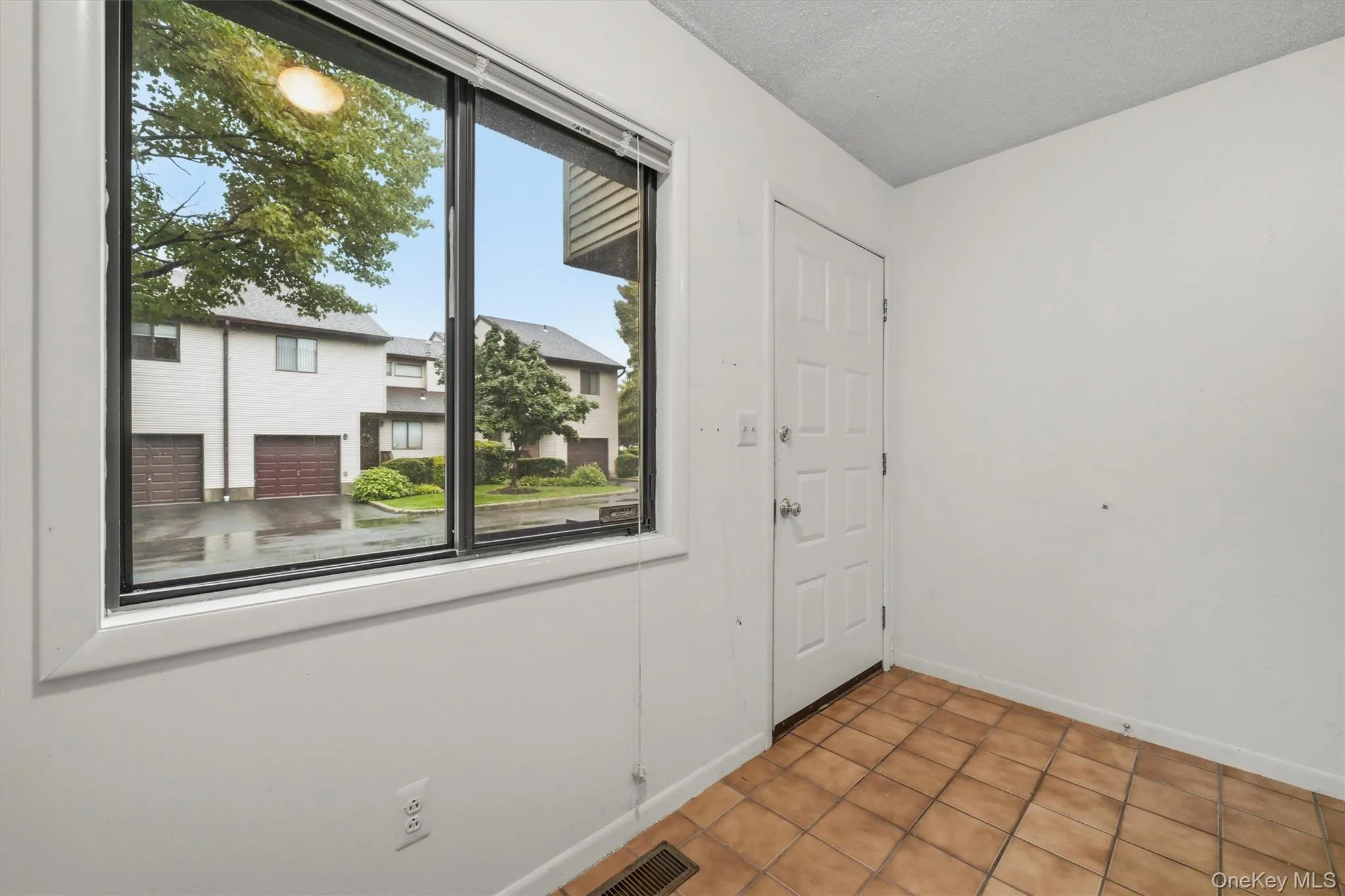 6 Ryan Court, Clarkstown, NY, 2 Bedrooms Bedrooms, 6 Rooms Rooms,2 BathroomsBathrooms,Residential,For Rent,Ryan,0,1051447 6 Ryan Court, Clarkstown, NY, 2 Bedrooms Bedrooms, 6 Rooms Rooms,2 BathroomsBathrooms,Residential,For Rent,Ryan,0,1051447