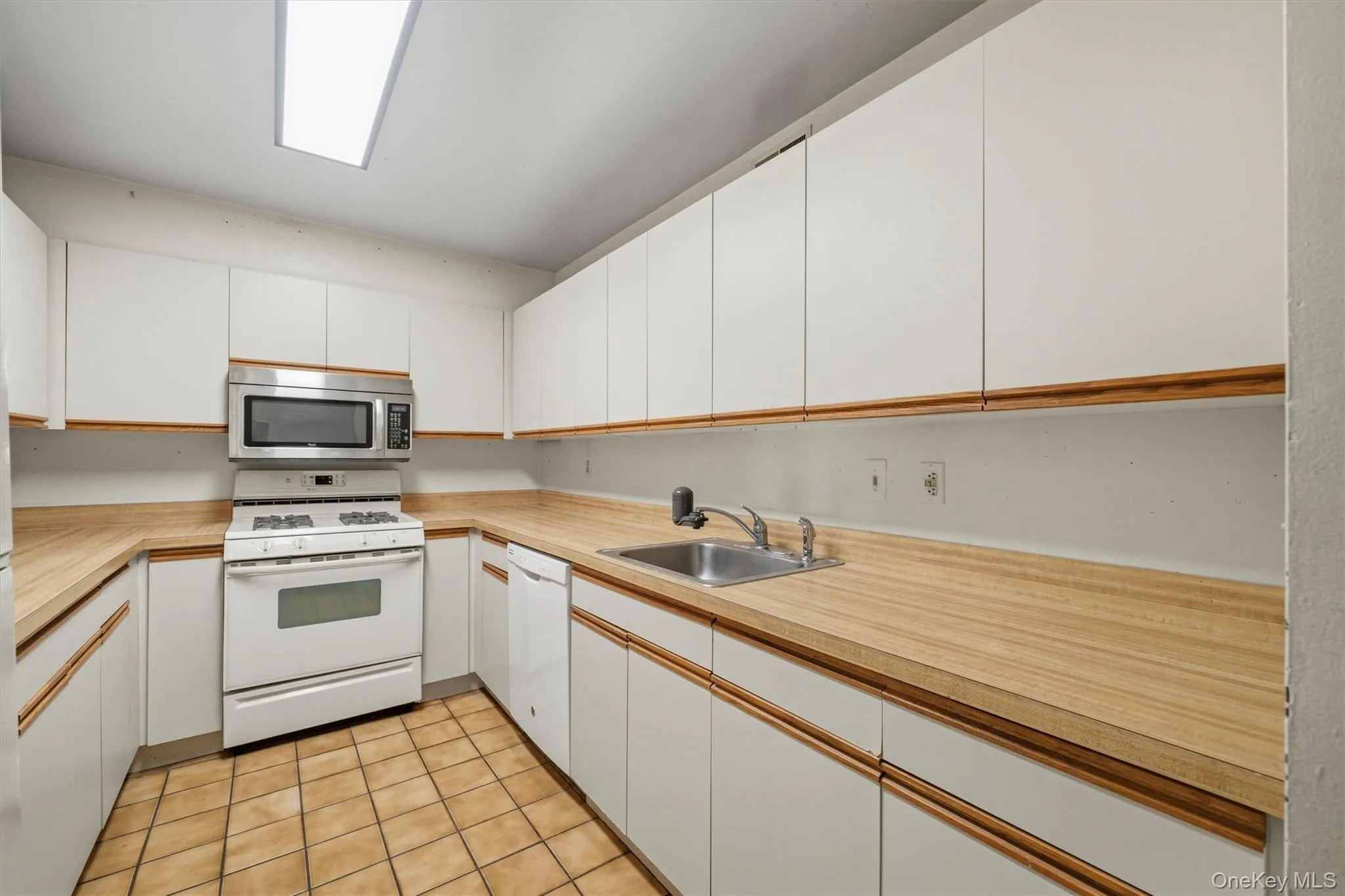 6 Ryan Court, Clarkstown, NY, 2 Bedrooms Bedrooms, 6 Rooms Rooms,2 BathroomsBathrooms,Residential,For Rent,Ryan,0,1051447 6 Ryan Court, Clarkstown, NY, 2 Bedrooms Bedrooms, 6 Rooms Rooms,2 BathroomsBathrooms,Residential,For Rent,Ryan,0,1051447