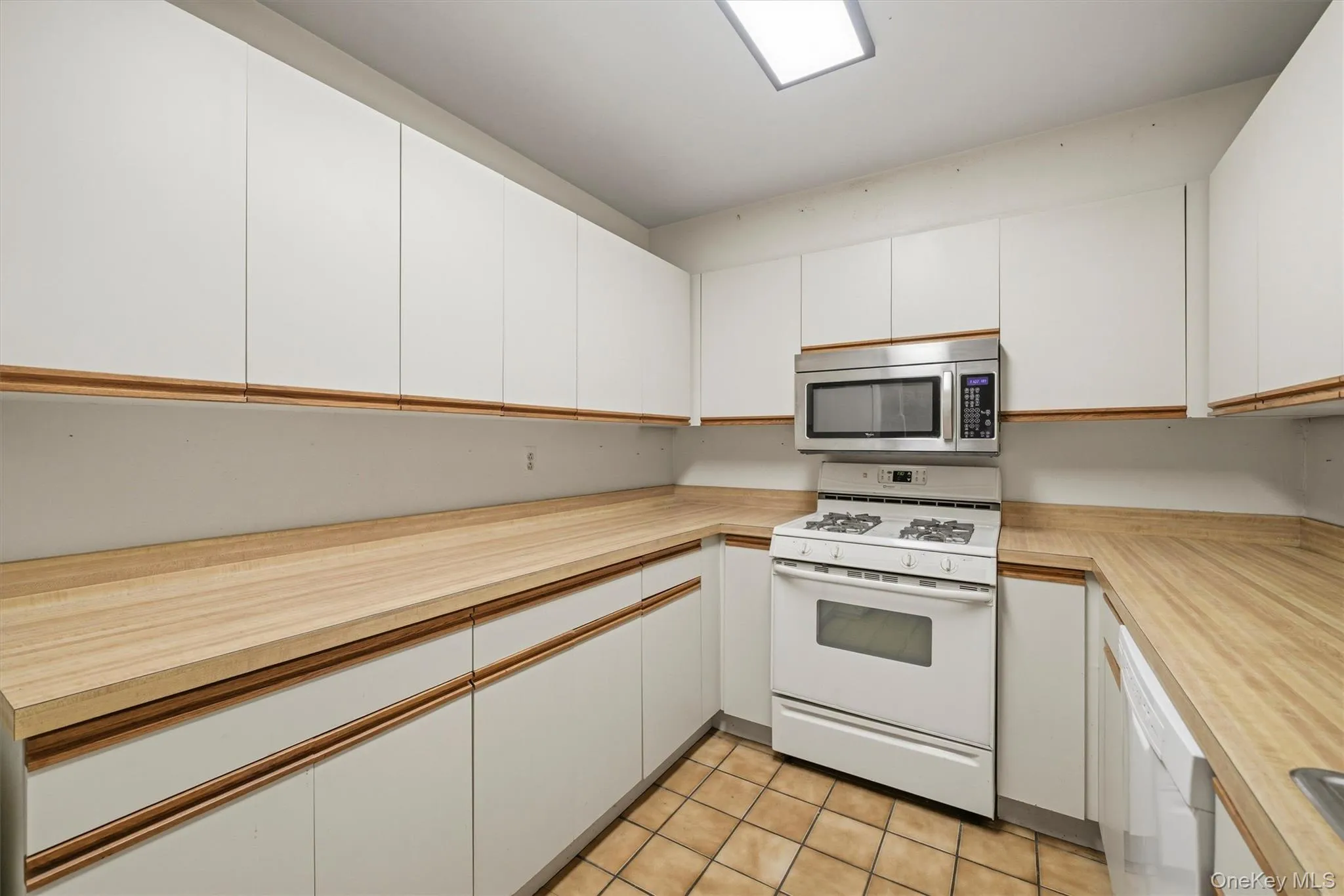 6 Ryan Court, Clarkstown, NY, 2 Bedrooms Bedrooms, 6 Rooms Rooms,2 BathroomsBathrooms,Residential,For Rent,Ryan,0,1051447 6 Ryan Court, Clarkstown, NY, 2 Bedrooms Bedrooms, 6 Rooms Rooms,2 BathroomsBathrooms,Residential,For Rent,Ryan,0,1051447