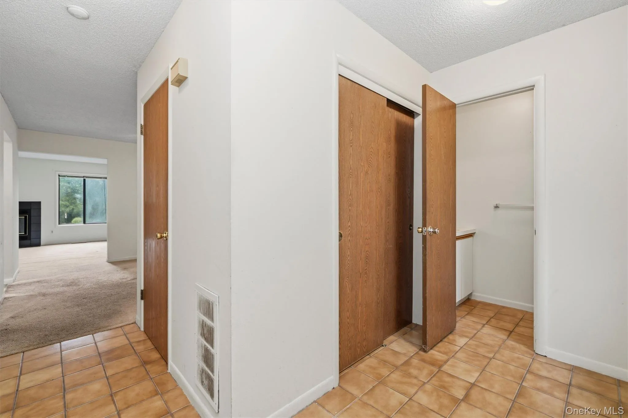 6 Ryan Court, Clarkstown, NY, 2 Bedrooms Bedrooms, 6 Rooms Rooms,2 BathroomsBathrooms,Residential,For Rent,Ryan,0,1051447 6 Ryan Court, Clarkstown, NY, 2 Bedrooms Bedrooms, 6 Rooms Rooms,2 BathroomsBathrooms,Residential,For Rent,Ryan,0,1051447