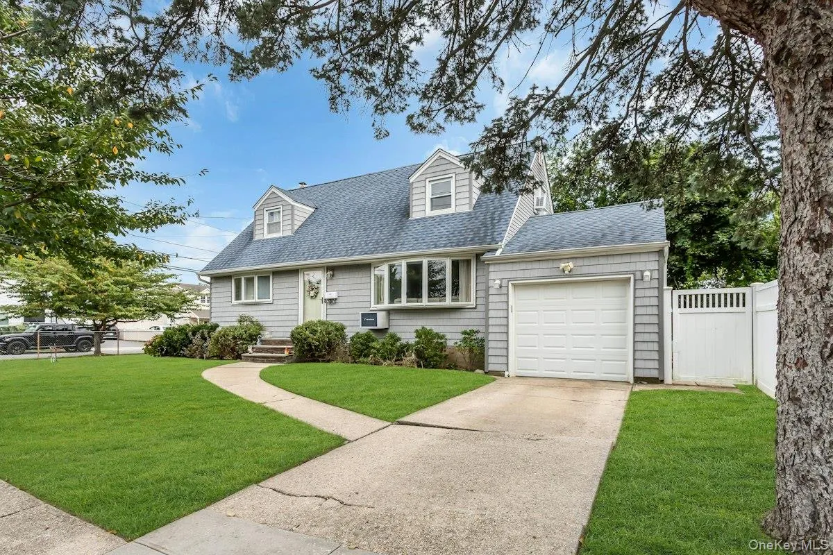 8 Summit Drive, Oyster Bay, NY, 4 Bedrooms Bedrooms, 7 Rooms Rooms,2 BathroomsBathrooms,Residential,For Rent,Summit,0,1051448 8 Summit Drive, Oyster Bay, NY, 4 Bedrooms Bedrooms, 7 Rooms Rooms,2 BathroomsBathrooms,Residential,For Rent,Summit,0,1051448