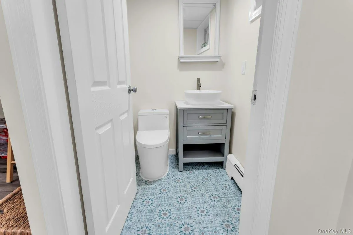 1/2 Bath 1/2 Bath