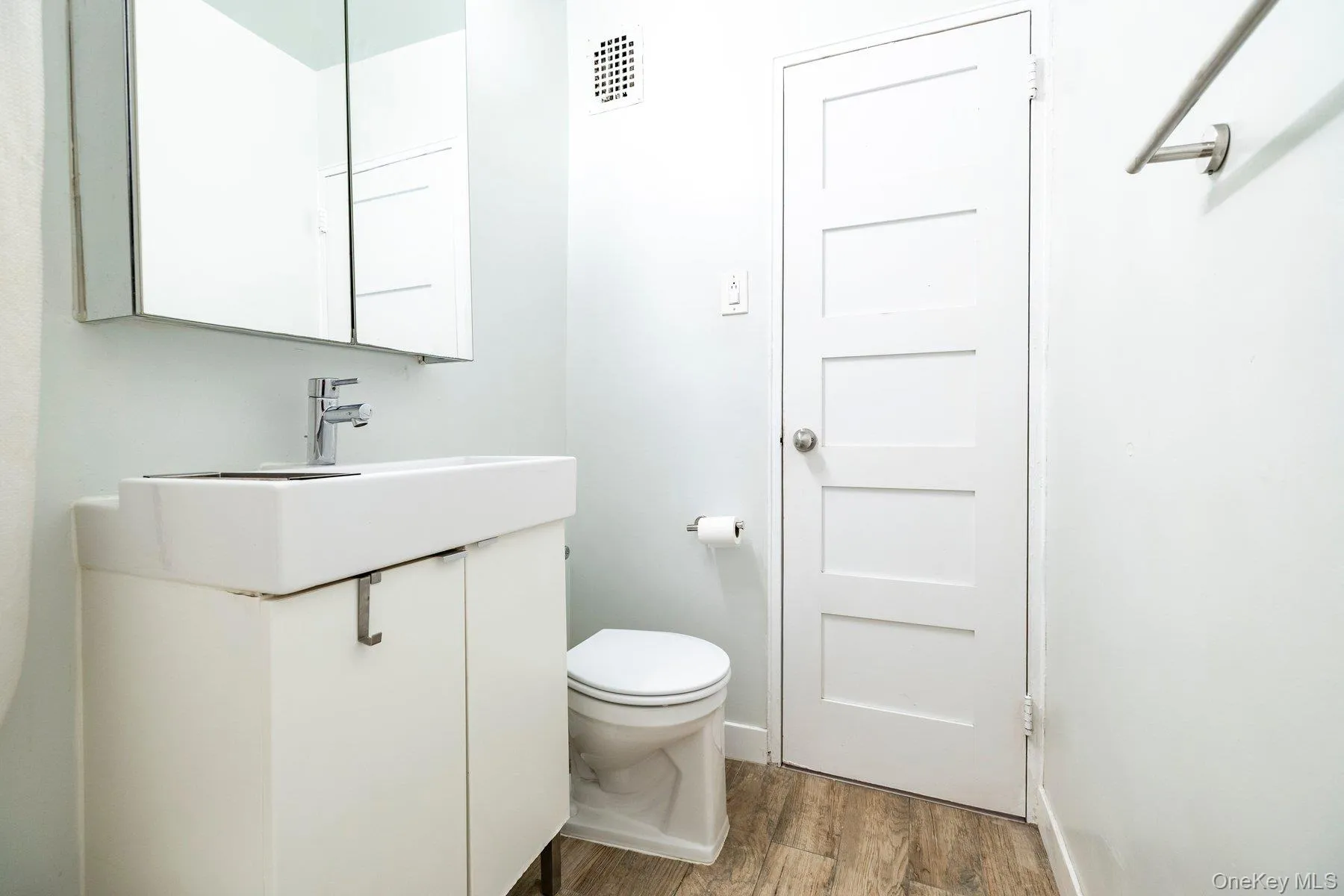 4601 39th Avenue, New York, NY, 2 Rooms Rooms,1 BathroomBathrooms,Residential,For Rent,39th,0,1051450 4601 39th Avenue, New York, NY, 2 Rooms Rooms,1 BathroomBathrooms,Residential,For Rent,39th,0,1051450