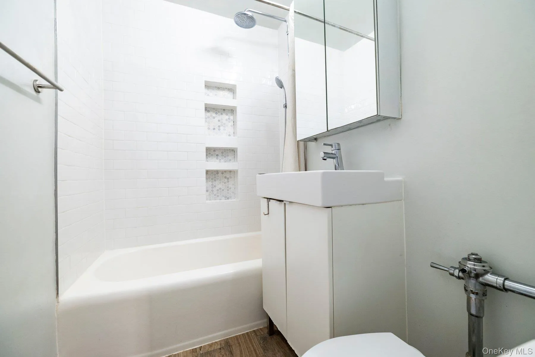 4601 39th Avenue, New York, NY, 2 Rooms Rooms,1 BathroomBathrooms,Residential,For Rent,39th,0,1051450 4601 39th Avenue, New York, NY, 2 Rooms Rooms,1 BathroomBathrooms,Residential,For Rent,39th,0,1051450