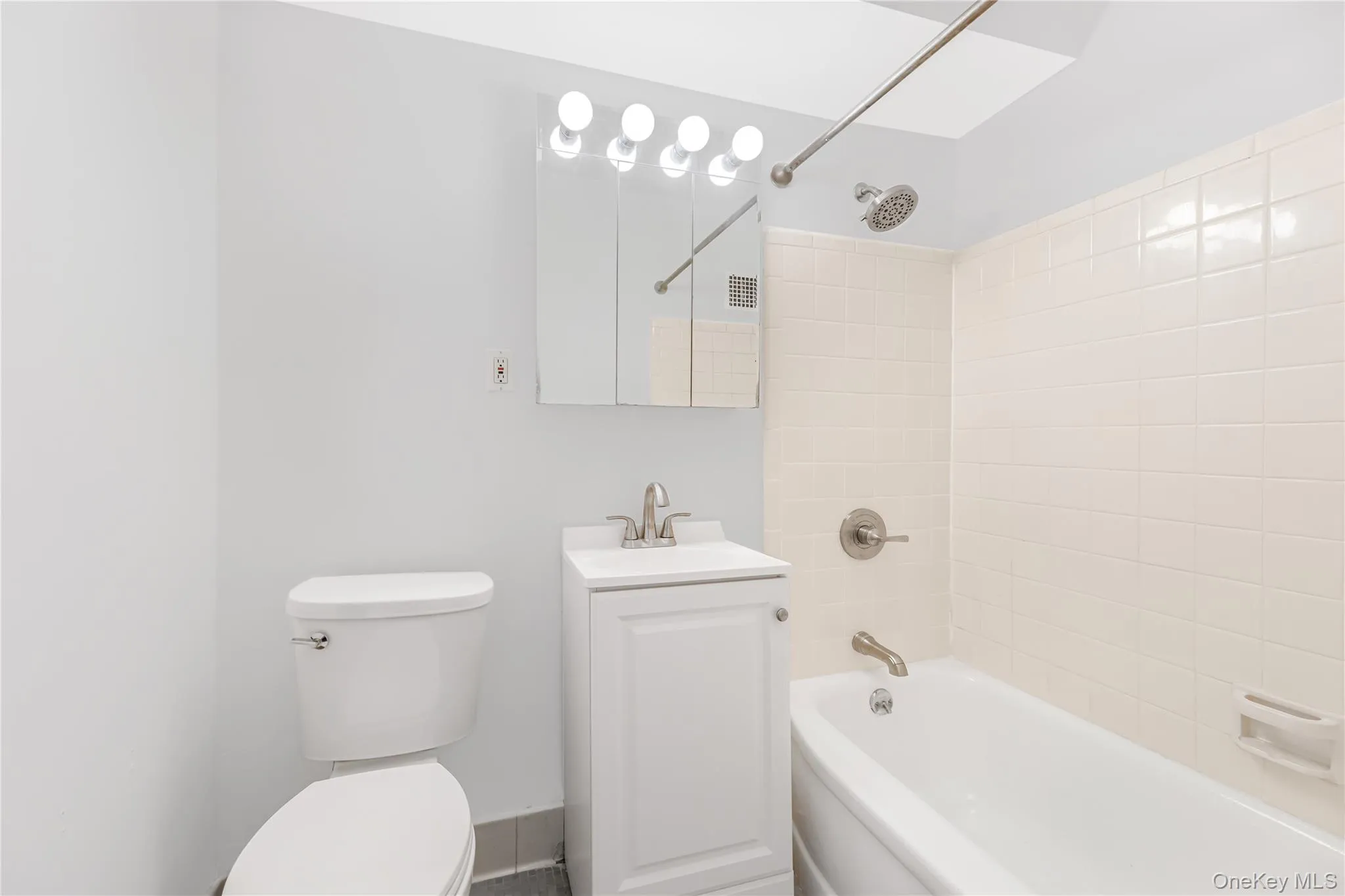 80 La Salle Street, New York, NY, 1 Bedroom Bedrooms, 4 Rooms Rooms,1 BathroomBathrooms,Residential,For Rent,La Salle,0,1051453 80 La Salle Street, New York, NY, 1 Bedroom Bedrooms, 4 Rooms Rooms,1 BathroomBathrooms,Residential,For Rent,La Salle,0,1051453