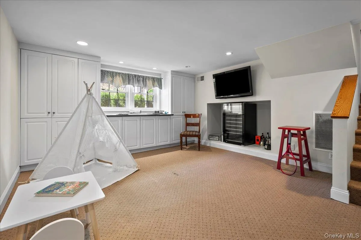 299 Stratton Road, New Rochelle, NY, 4 Bedrooms Bedrooms, 9 Rooms Rooms,3 BathroomsBathrooms,Residential,For Rent,Stratton,0,1051455 299 Stratton Road, New Rochelle, NY, 4 Bedrooms Bedrooms, 9 Rooms Rooms,3 BathroomsBathrooms,Residential,For Rent,Stratton,0,1051455