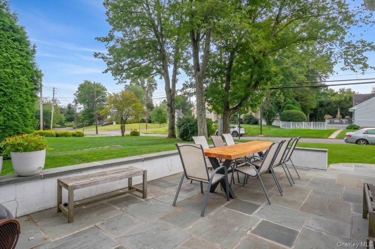 299 Stratton Road, New Rochelle, NY, 4 Bedrooms Bedrooms, 9 Rooms Rooms,3 BathroomsBathrooms,Residential,For Rent,Stratton,0,1051455 299 Stratton Road, New Rochelle, NY, 4 Bedrooms Bedrooms, 9 Rooms Rooms,3 BathroomsBathrooms,Residential,For Rent,Stratton,0,1051455