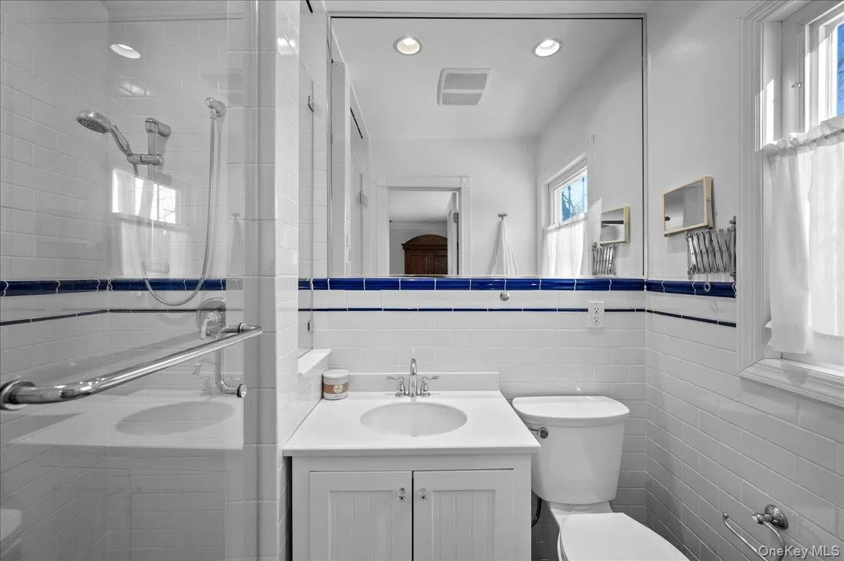 299 Stratton Road, New Rochelle, NY, 4 Bedrooms Bedrooms, 9 Rooms Rooms,3 BathroomsBathrooms,Residential,For Rent,Stratton,0,1051455 299 Stratton Road, New Rochelle, NY, 4 Bedrooms Bedrooms, 9 Rooms Rooms,3 BathroomsBathrooms,Residential,For Rent,Stratton,0,1051455
