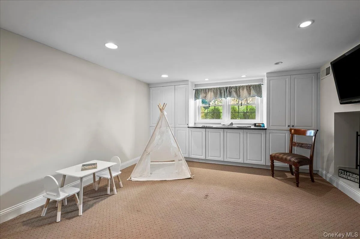 299 Stratton Road, New Rochelle, NY, 4 Bedrooms Bedrooms, 9 Rooms Rooms,3 BathroomsBathrooms,Residential,For Rent,Stratton,0,1051455 299 Stratton Road, New Rochelle, NY, 4 Bedrooms Bedrooms, 9 Rooms Rooms,3 BathroomsBathrooms,Residential,For Rent,Stratton,0,1051455