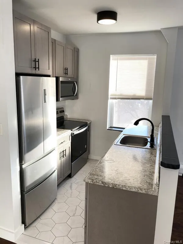 26 Academy Street, Poughkeepsie, NY, 1 Bedroom Bedrooms, 4 Rooms Rooms,1 BathroomBathrooms,Residential Lease,For Rent,Academy,0,1051474 26 Academy Street, Poughkeepsie, NY, 1 Bedroom Bedrooms, 4 Rooms Rooms,1 BathroomBathrooms,Residential Lease,For Rent,Academy,0,1051474