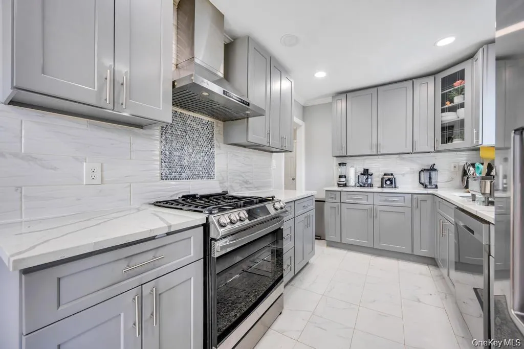 48 Liberty Avenue, North Hempstead, NY, 4 Bedrooms Bedrooms, 8 Rooms Rooms,3 BathroomsBathrooms,Residential,For Rent,Liberty,0,1051480 48 Liberty Avenue, North Hempstead, NY, 4 Bedrooms Bedrooms, 8 Rooms Rooms,3 BathroomsBathrooms,Residential,For Rent,Liberty,0,1051480