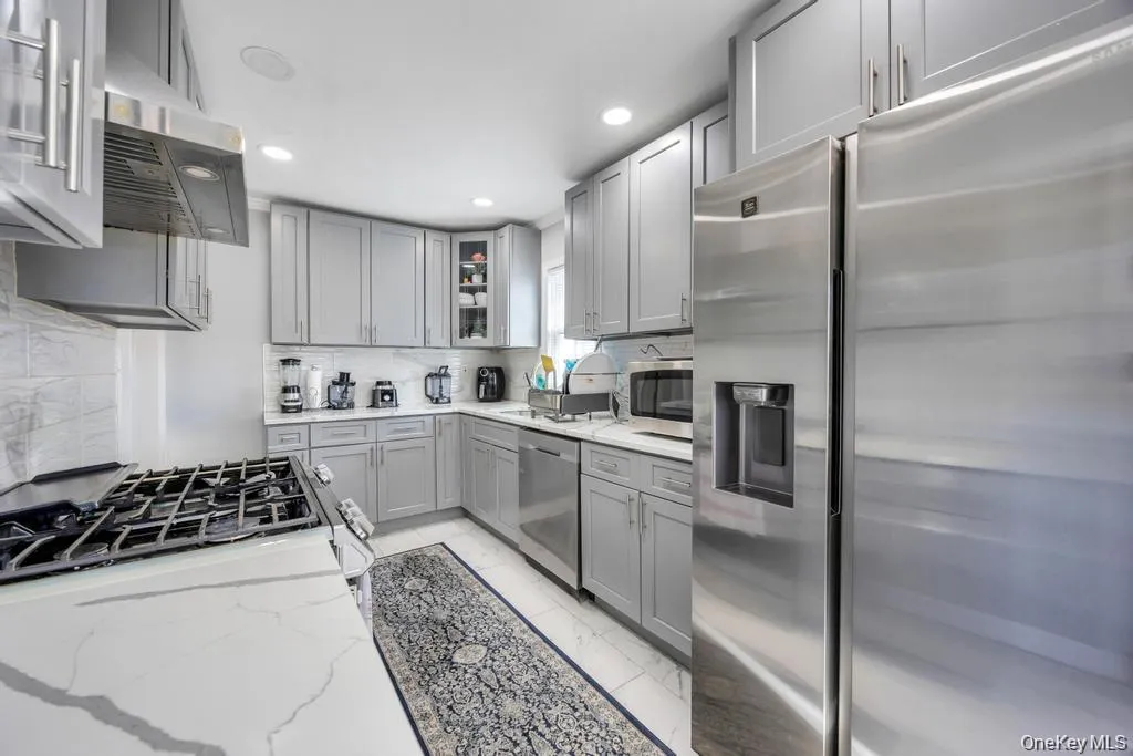 48 Liberty Avenue, North Hempstead, NY, 4 Bedrooms Bedrooms, 8 Rooms Rooms,3 BathroomsBathrooms,Residential,For Rent,Liberty,0,1051480 48 Liberty Avenue, North Hempstead, NY, 4 Bedrooms Bedrooms, 8 Rooms Rooms,3 BathroomsBathrooms,Residential,For Rent,Liberty,0,1051480