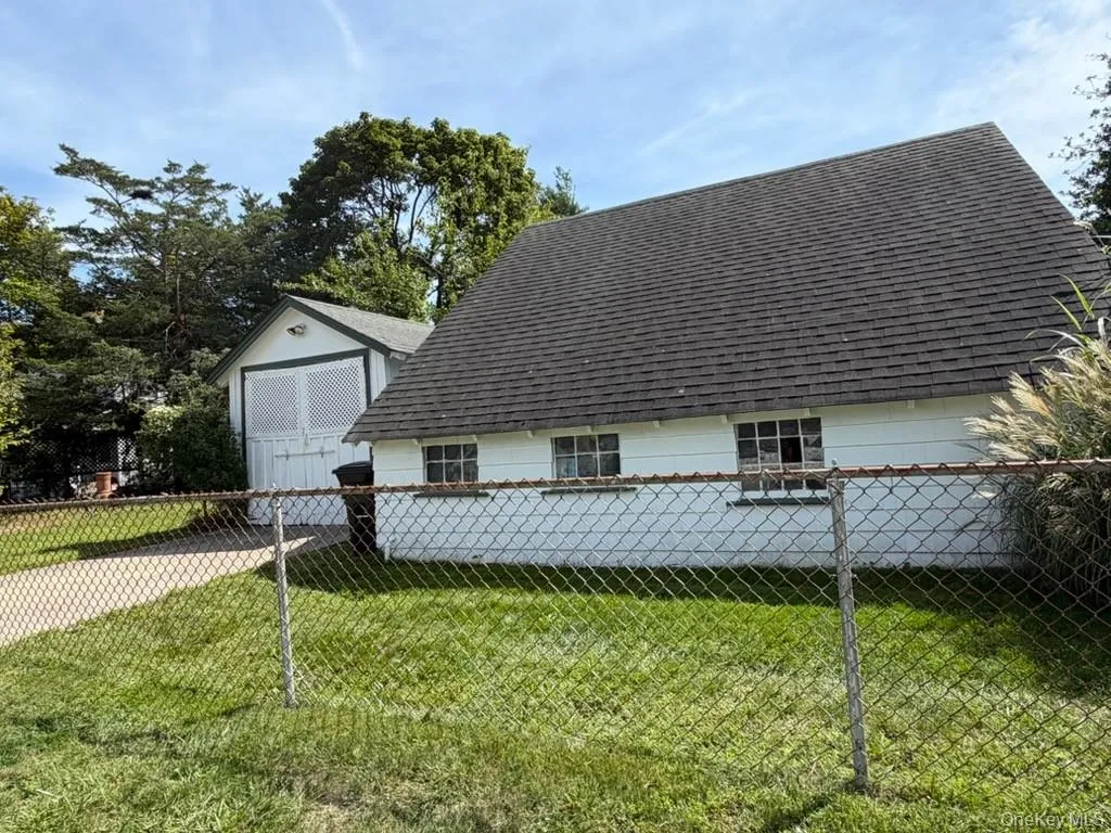 992 Roanoke Avenue, Riverhead, NY, 3 Bedrooms Bedrooms, 6 Rooms Rooms,1 BathroomBathrooms,Residential,For Rent,Roanoke,0,1051494 992 Roanoke Avenue, Riverhead, NY, 3 Bedrooms Bedrooms, 6 Rooms Rooms,1 BathroomBathrooms,Residential,For Rent,Roanoke,0,1051494