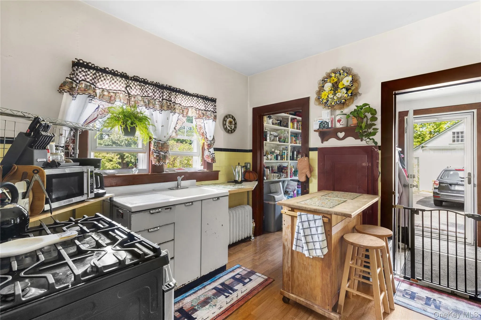 992 Roanoke Avenue, Riverhead, NY, 3 Bedrooms Bedrooms, 6 Rooms Rooms,1 BathroomBathrooms,Residential,For Rent,Roanoke,0,1051494 992 Roanoke Avenue, Riverhead, NY, 3 Bedrooms Bedrooms, 6 Rooms Rooms,1 BathroomBathrooms,Residential,For Rent,Roanoke,0,1051494