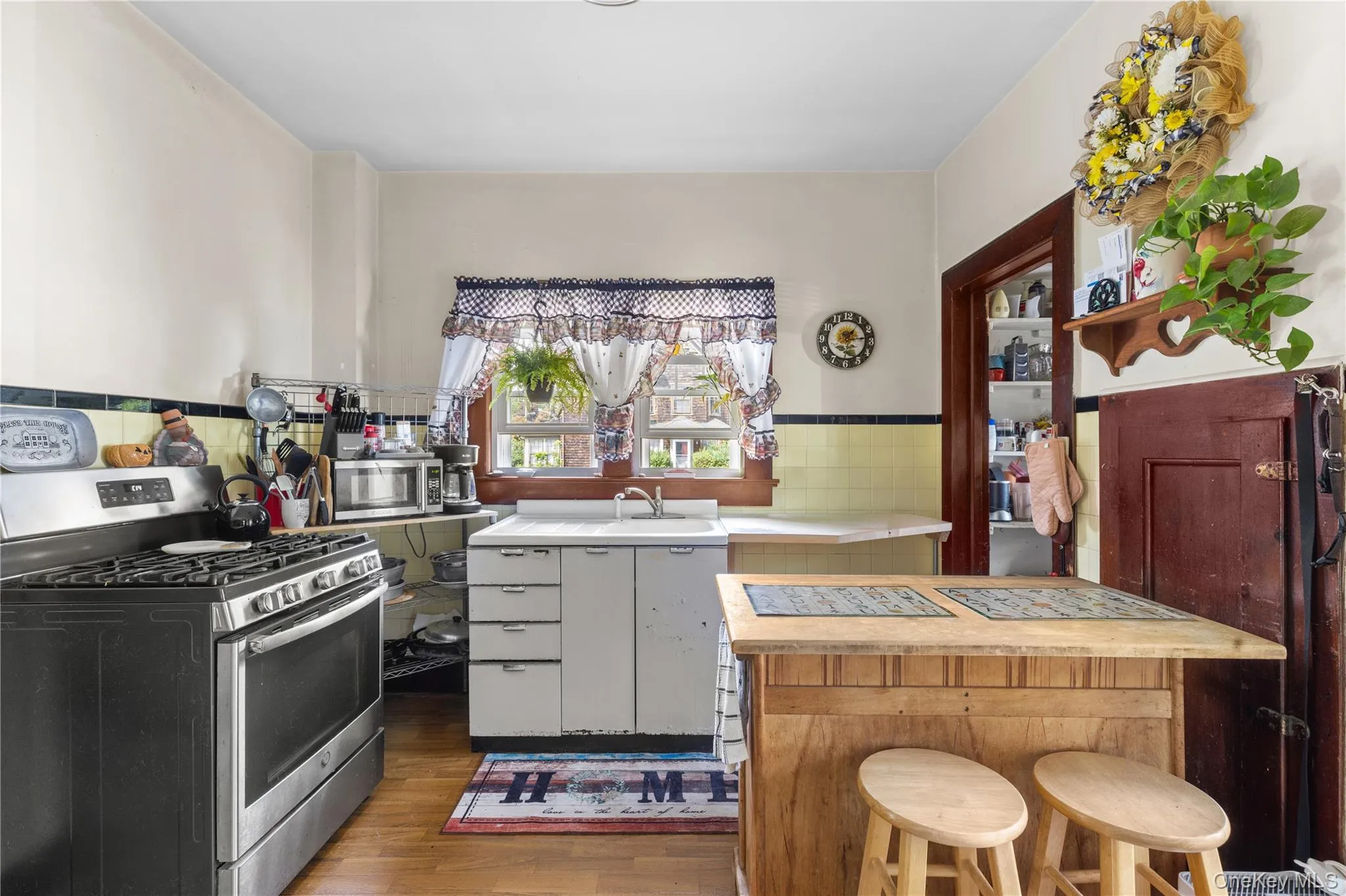 992 Roanoke Avenue, Riverhead, NY, 3 Bedrooms Bedrooms, 6 Rooms Rooms,1 BathroomBathrooms,Residential,For Rent,Roanoke,0,1051494 992 Roanoke Avenue, Riverhead, NY, 3 Bedrooms Bedrooms, 6 Rooms Rooms,1 BathroomBathrooms,Residential,For Rent,Roanoke,0,1051494