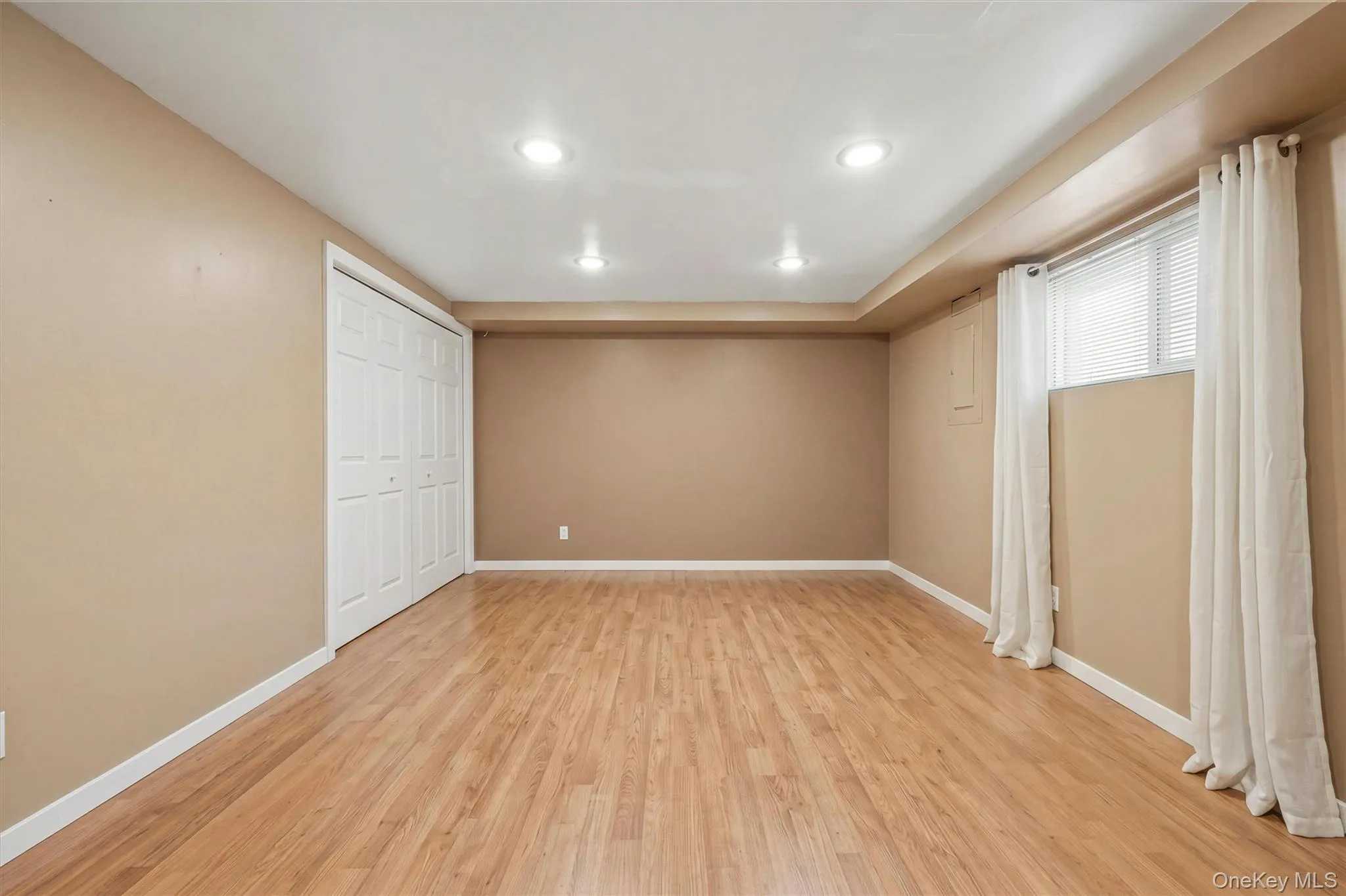 3rd Bedroom - Large basement bedroom 3rd Bedroom - Large basement bedroom