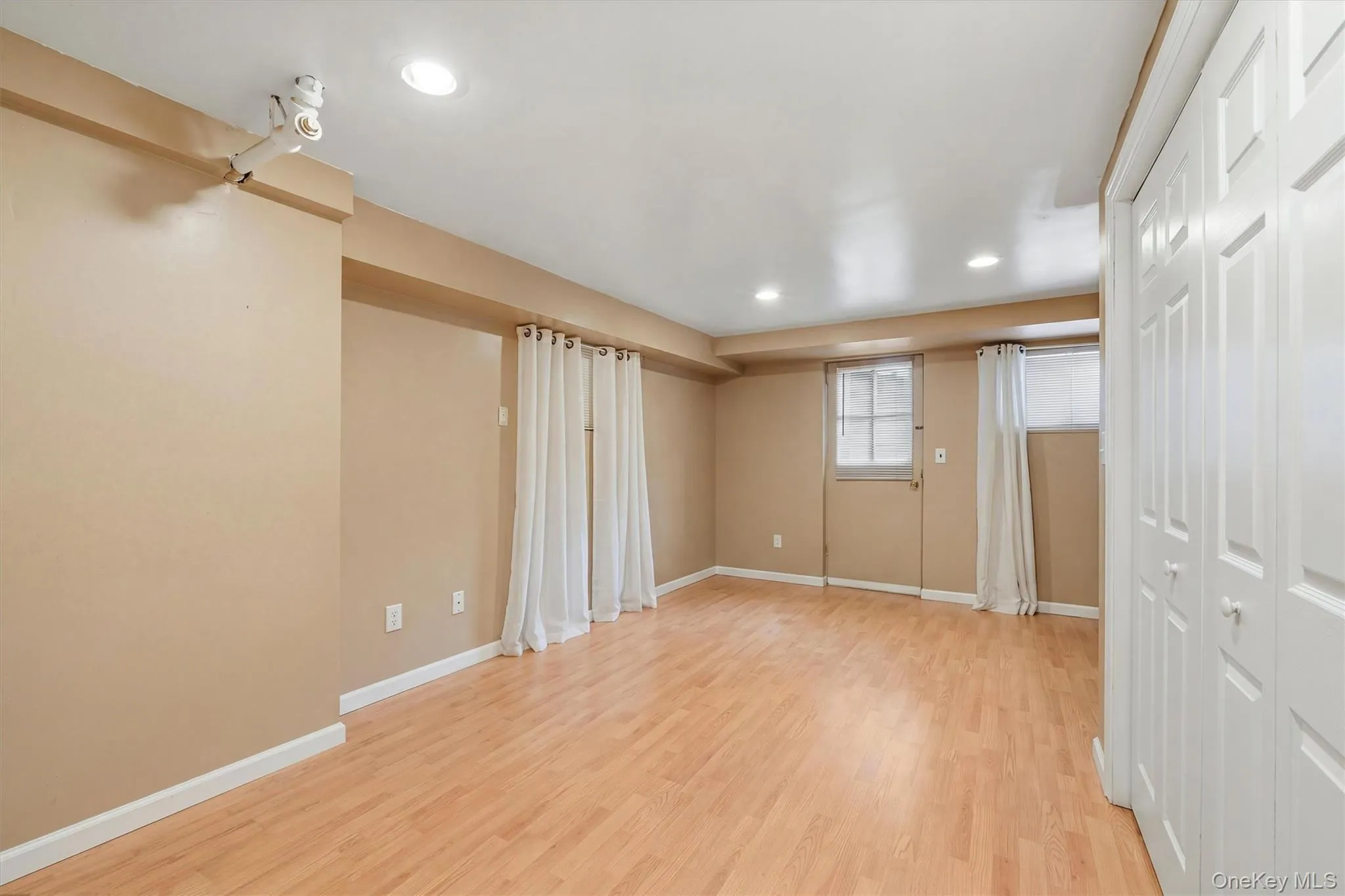 3rd Bedroom - Large basement bedroom 3rd Bedroom - Large basement bedroom